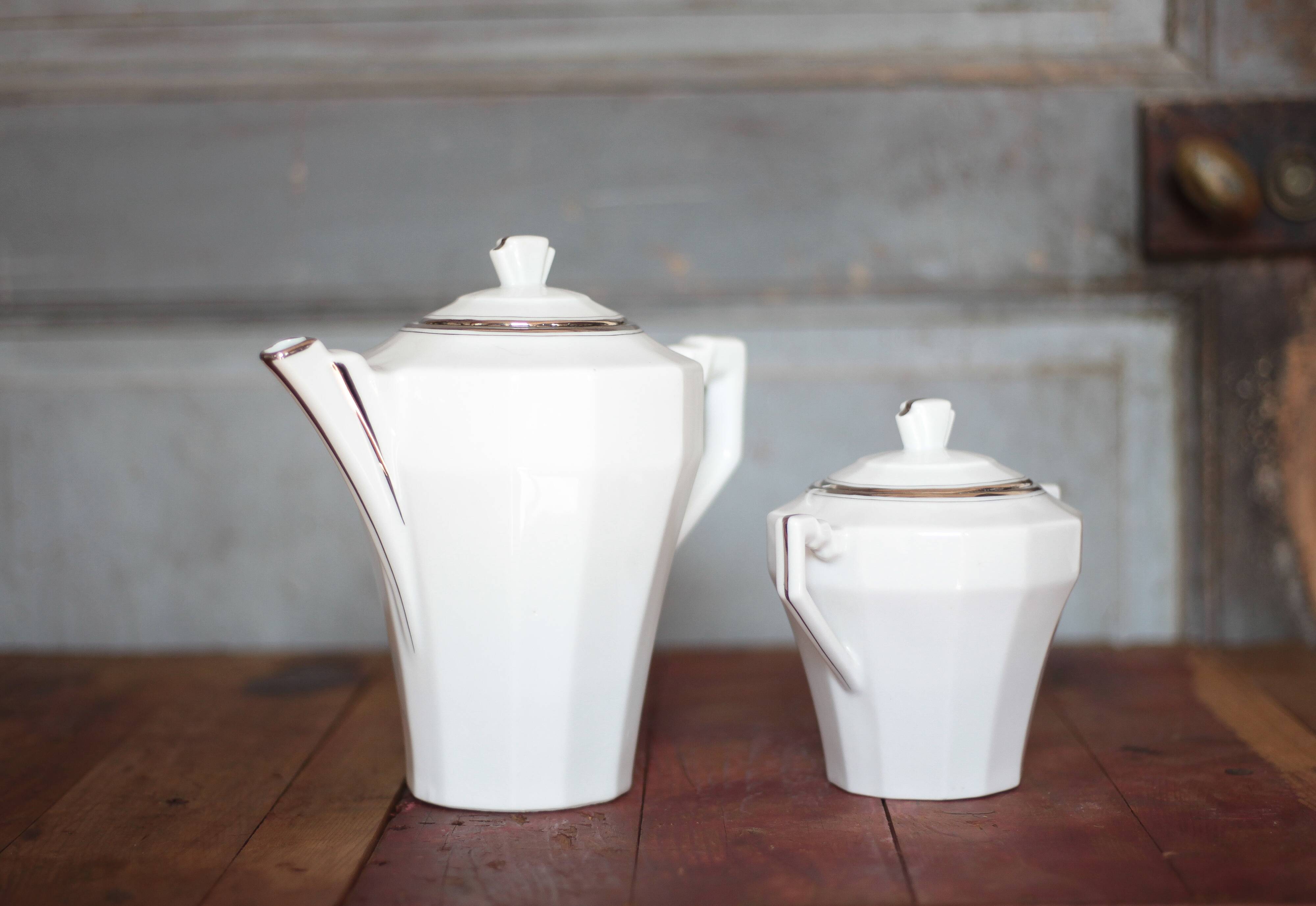 Art Deco porcelain teapot and its sugar bowl, porcelain coffee pot, kitchen.