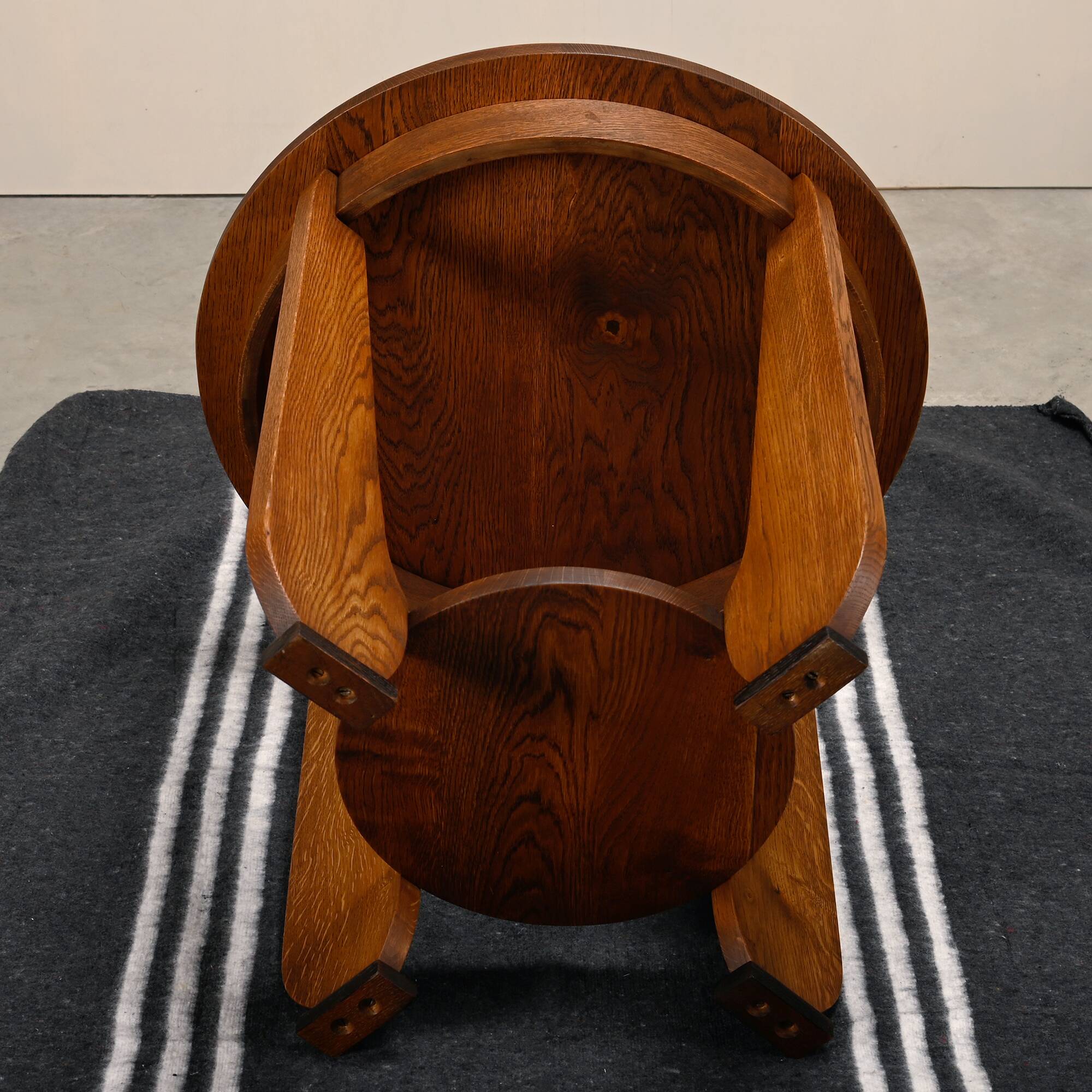 Table d'appoint Art Déco et Arts & Crafts néerlandaise en chêne massif, années 1930.