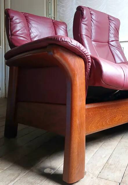 Windsor Ekornes Stressless leather lounge sofa. Norway around 1990.