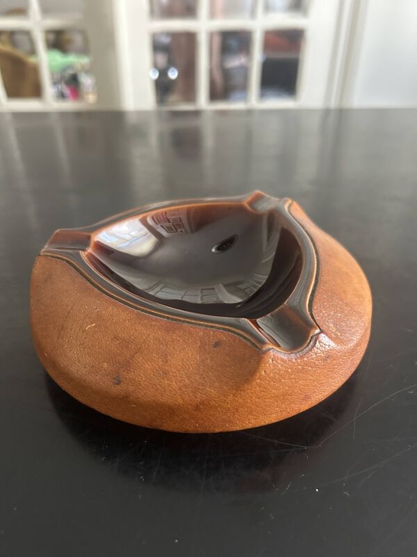 cendrier en céramique et cuir Longchamp