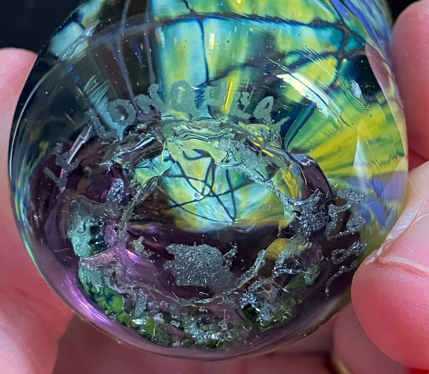 Petit vase soliflore en verre signé LE LONQUER 1982 , état impeccable