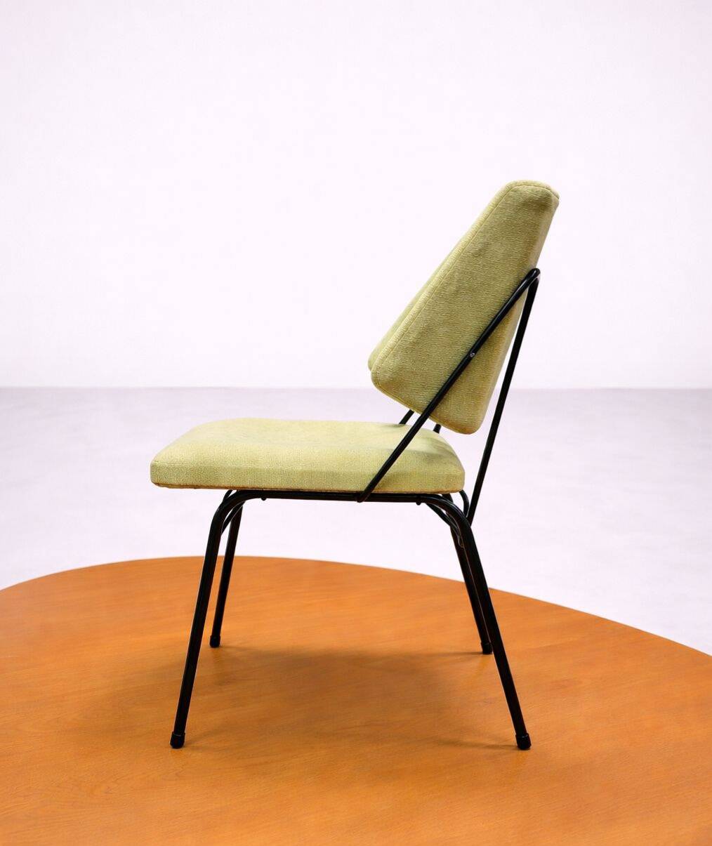 Chaise vintage années 50 en métal noir et tissu vert amande