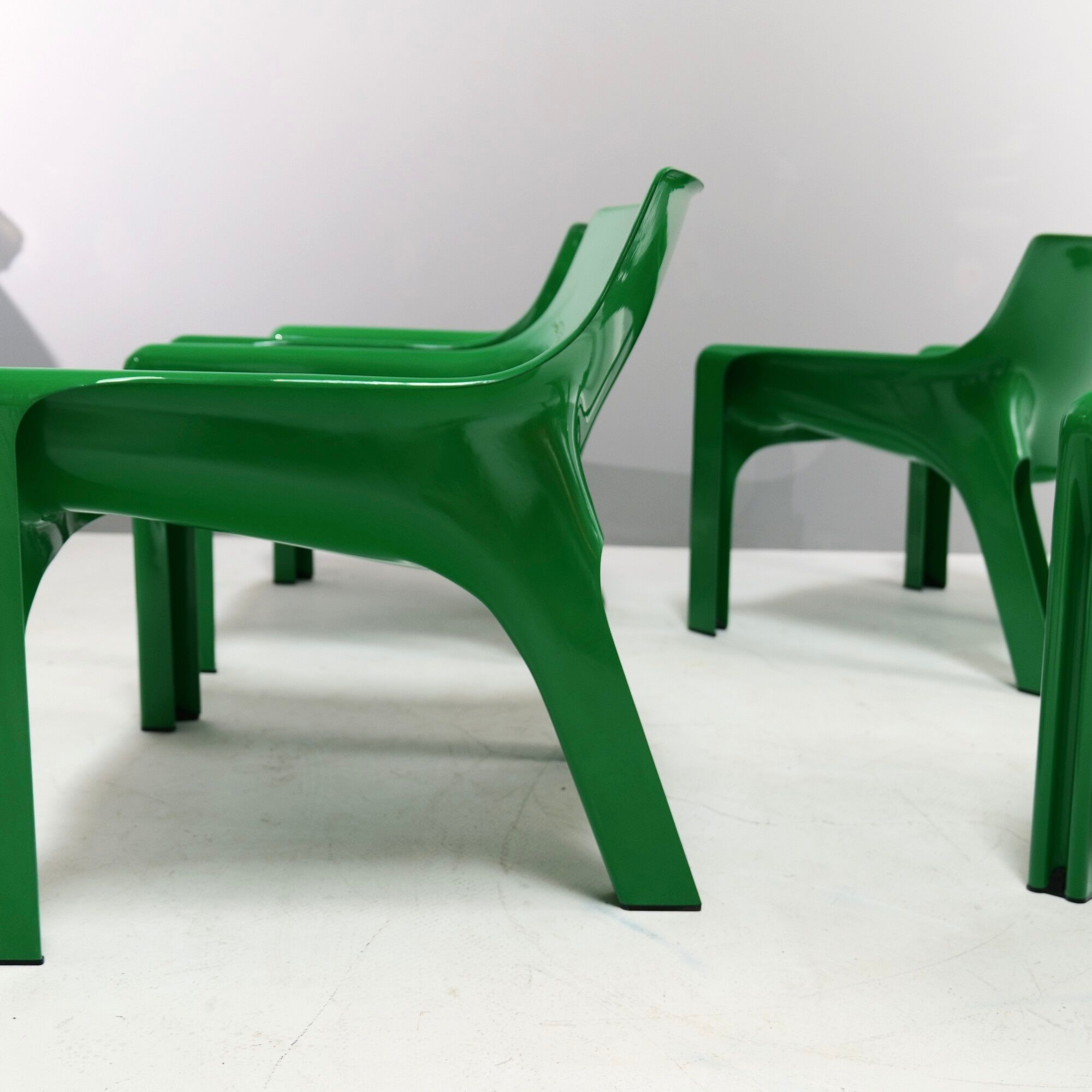 Vico Magistretti Vicario green armchairs for Artemide 1970's