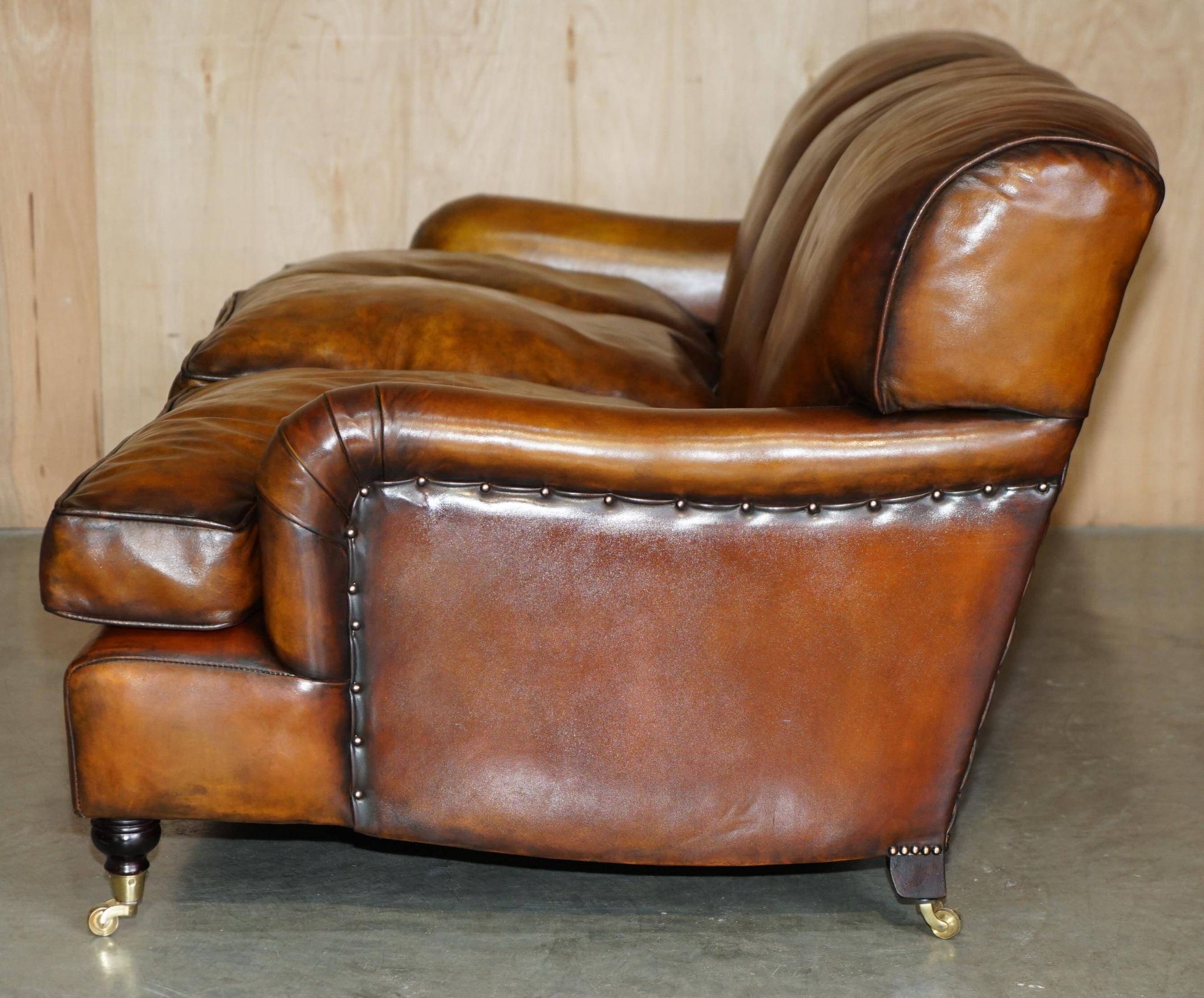 Restored leather Howard & Son canapé style, 204 cm