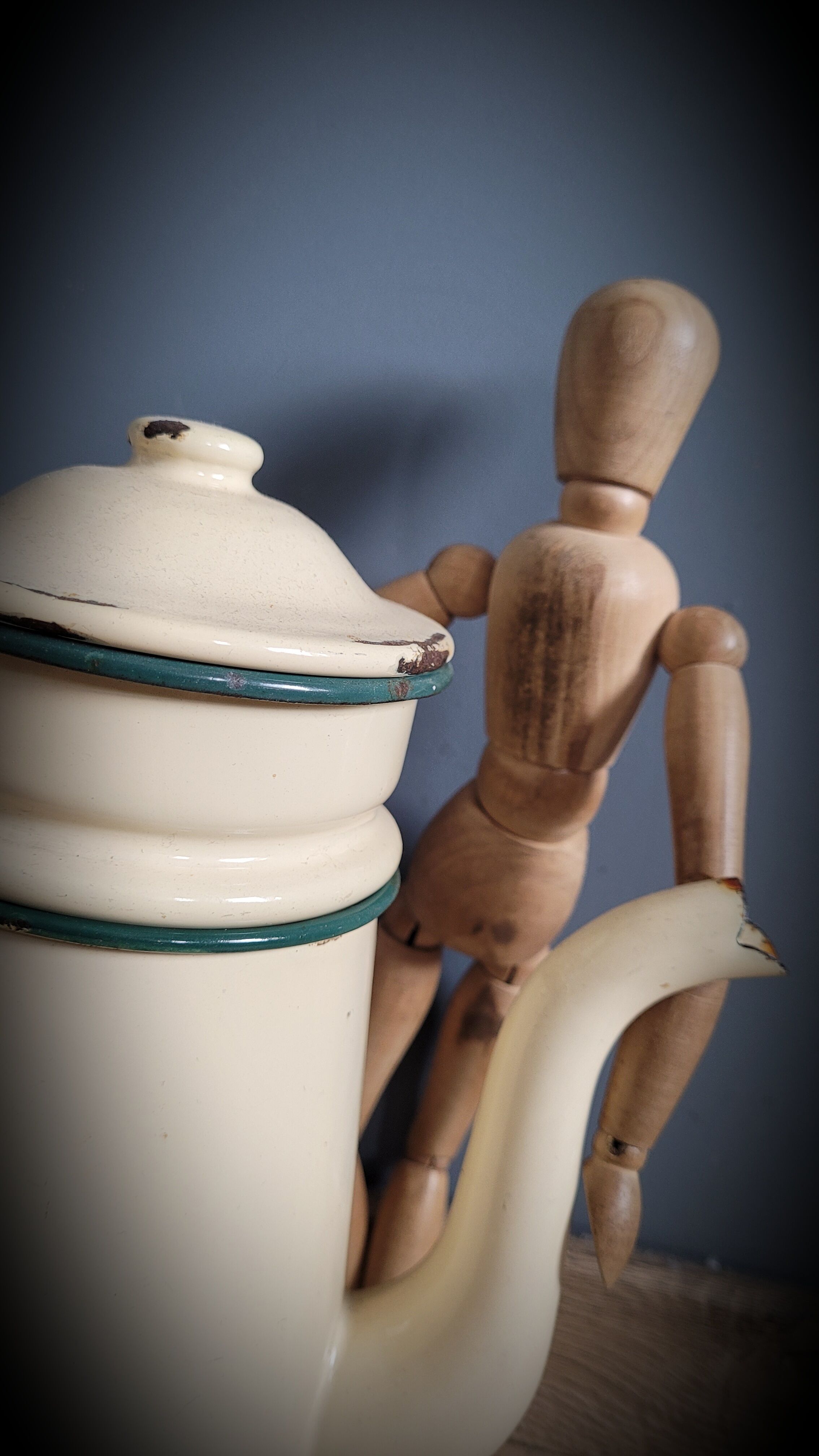 Green beige enamelled coffee maker 28