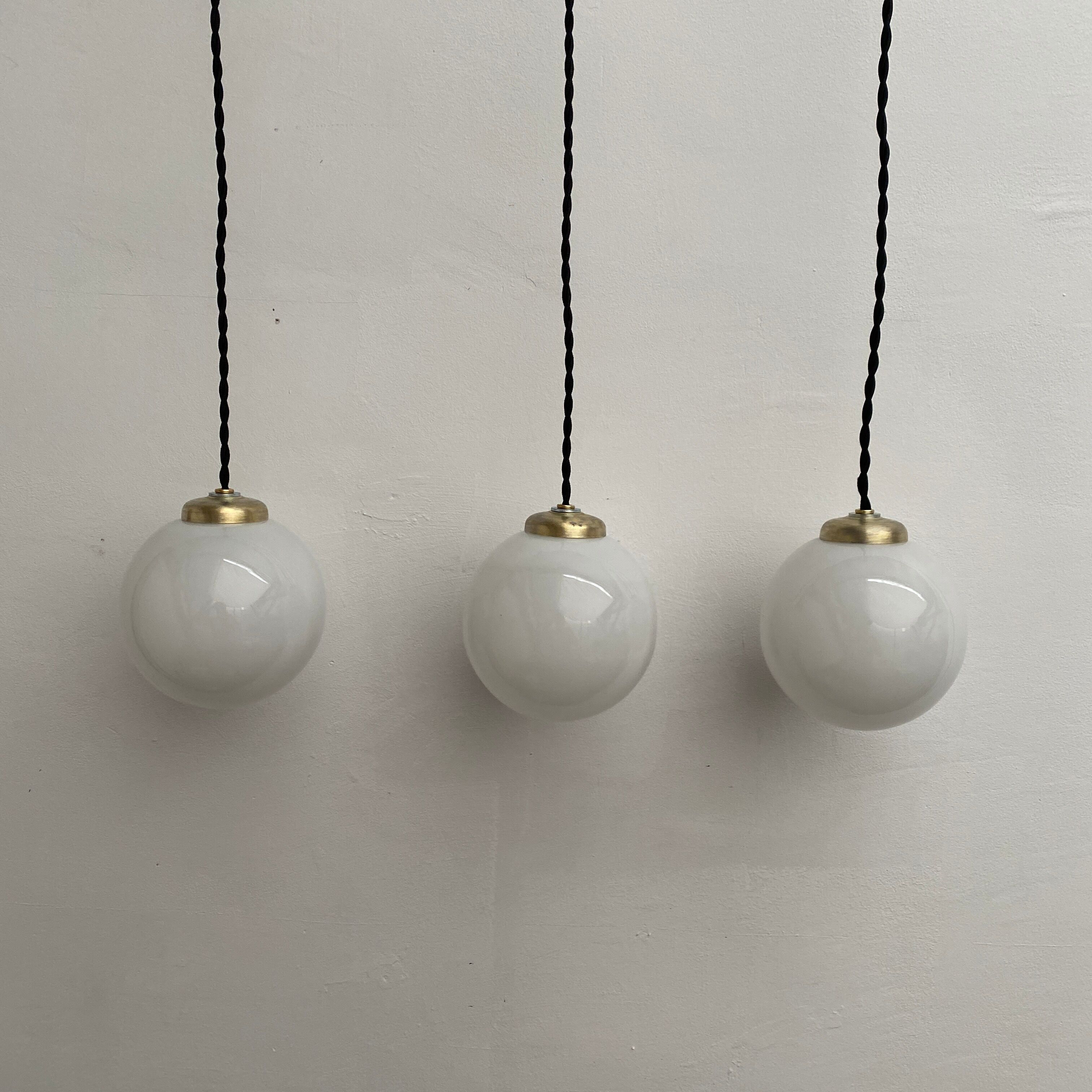 Lot 3 opaline hanging lamps
