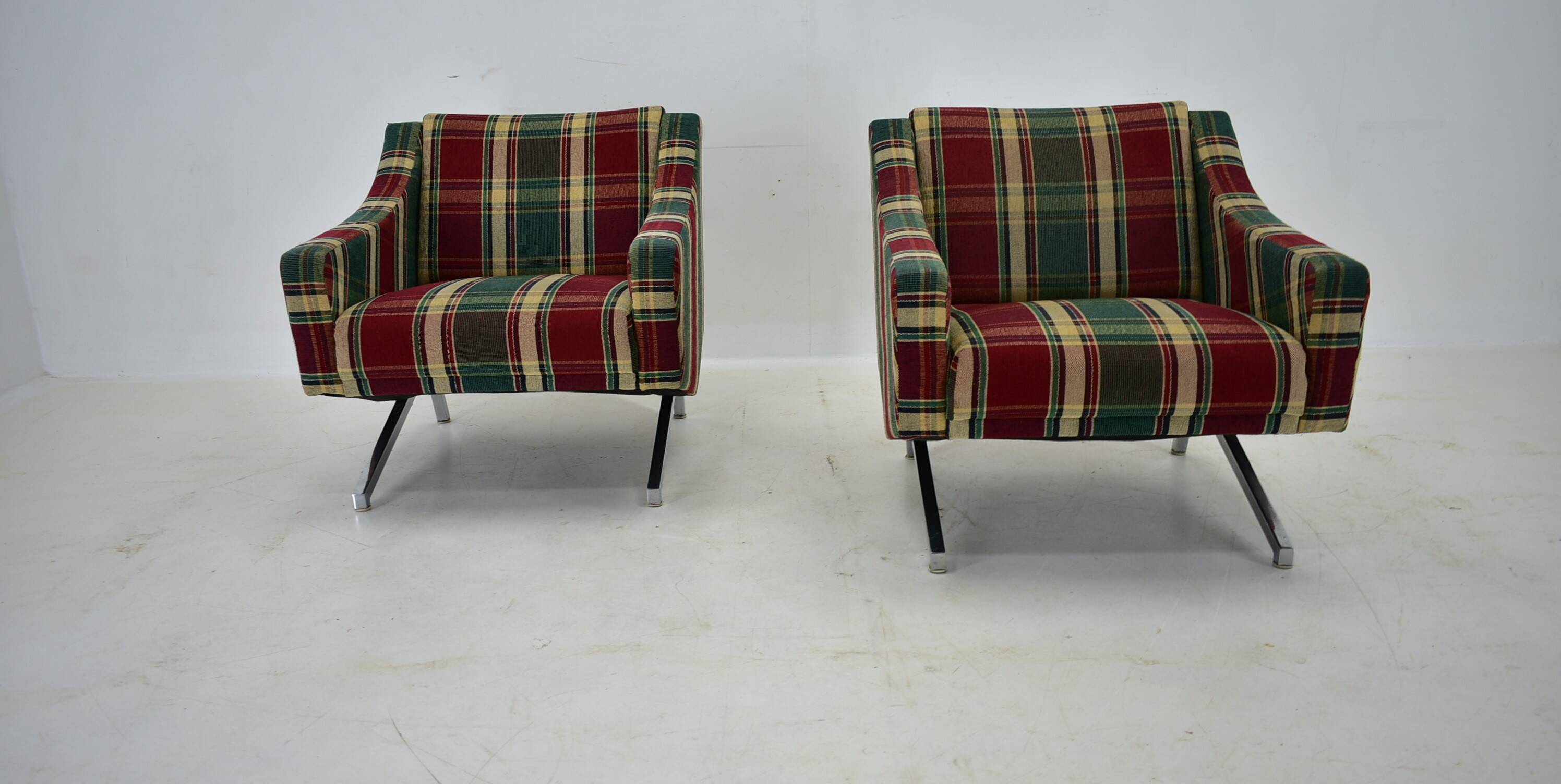 1970s Pair of Italian Design Armchairs