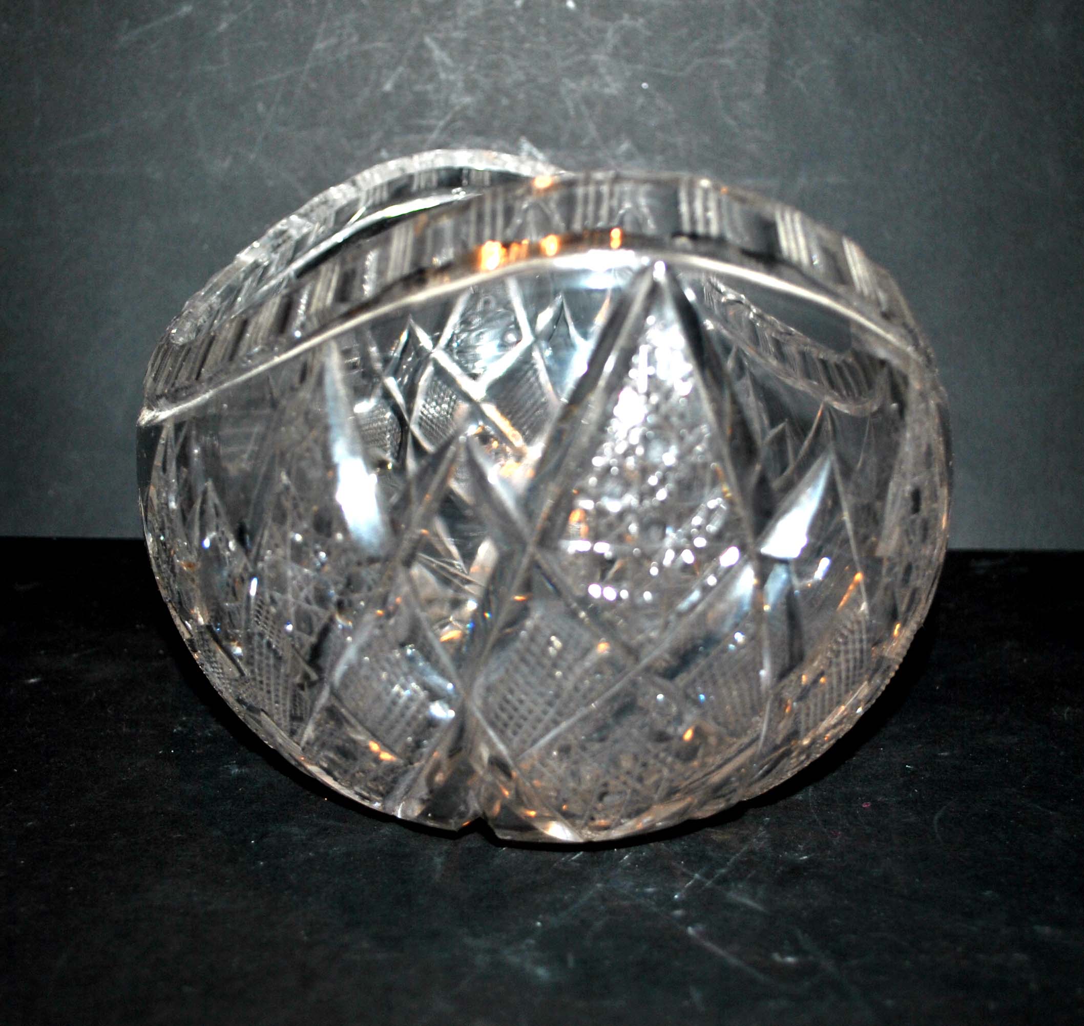 Coupe corbeille en cristal taillé saint-louis taille diamant forme gondole 1900