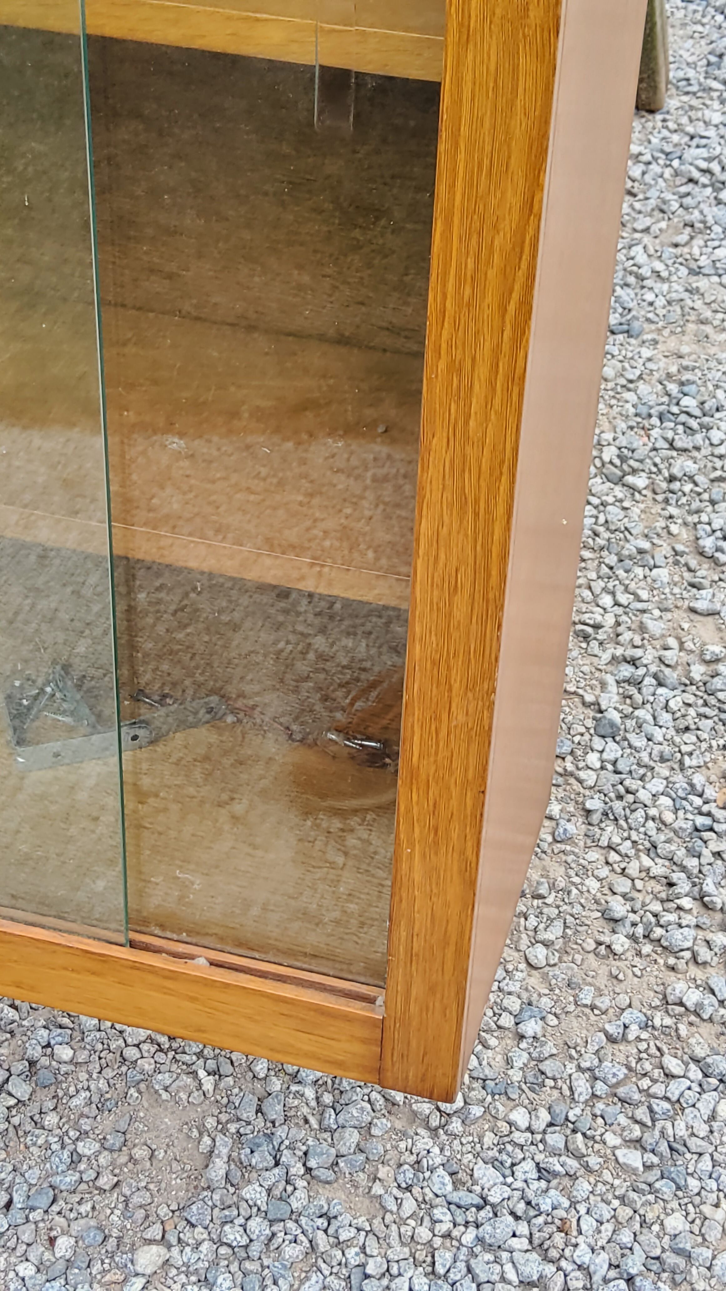 Wall display case from the 50s in solid blond oak