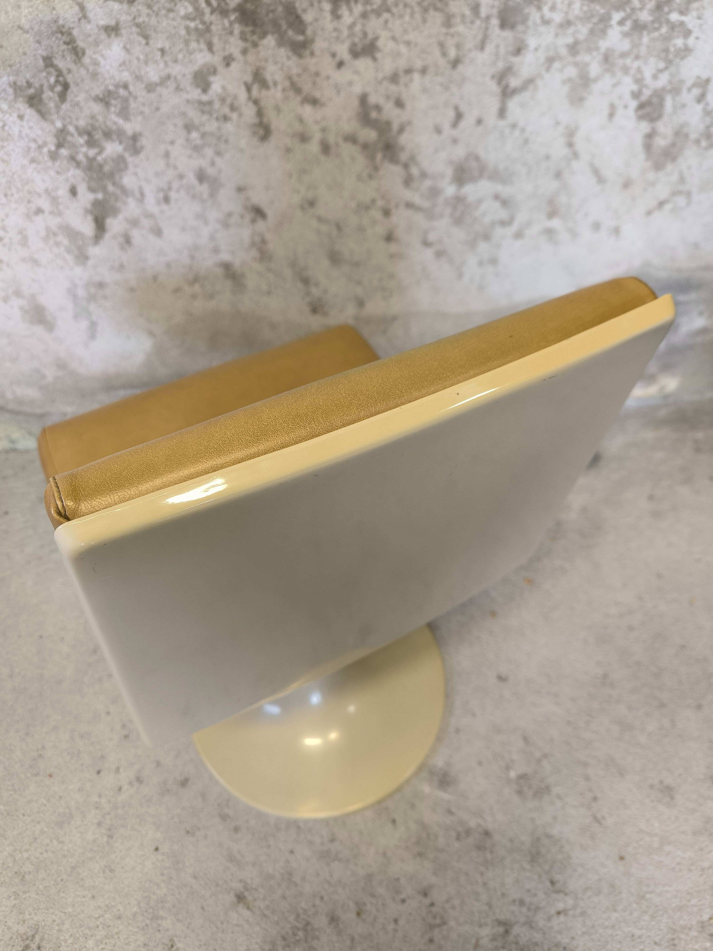 Vintage tulip leg chair.