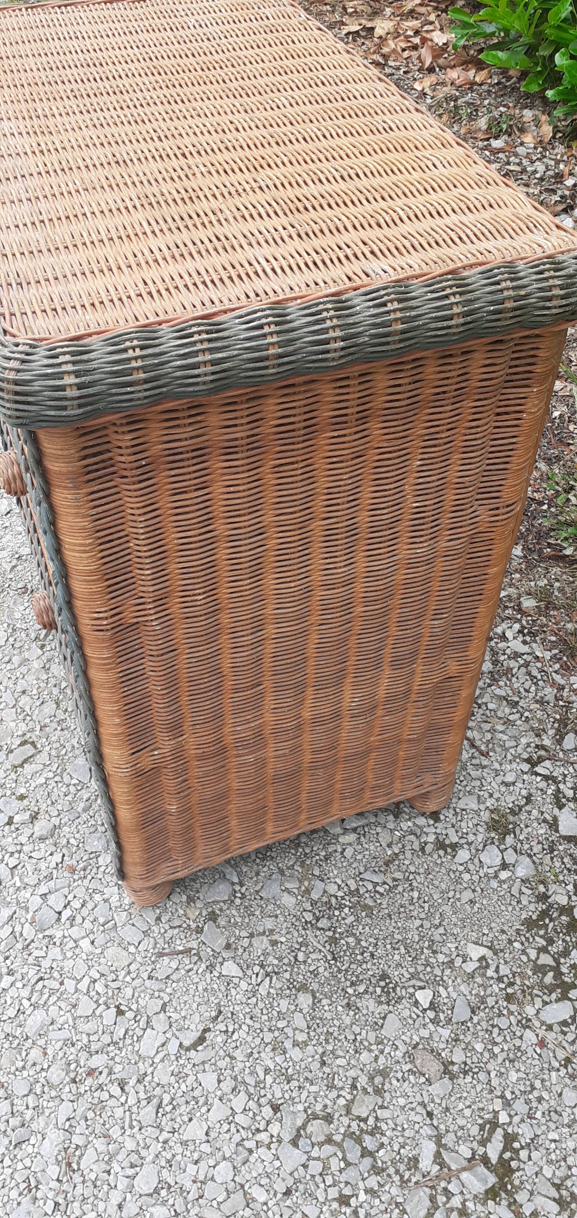 Chest of drawers 3 drawers in vintage rattan wicker