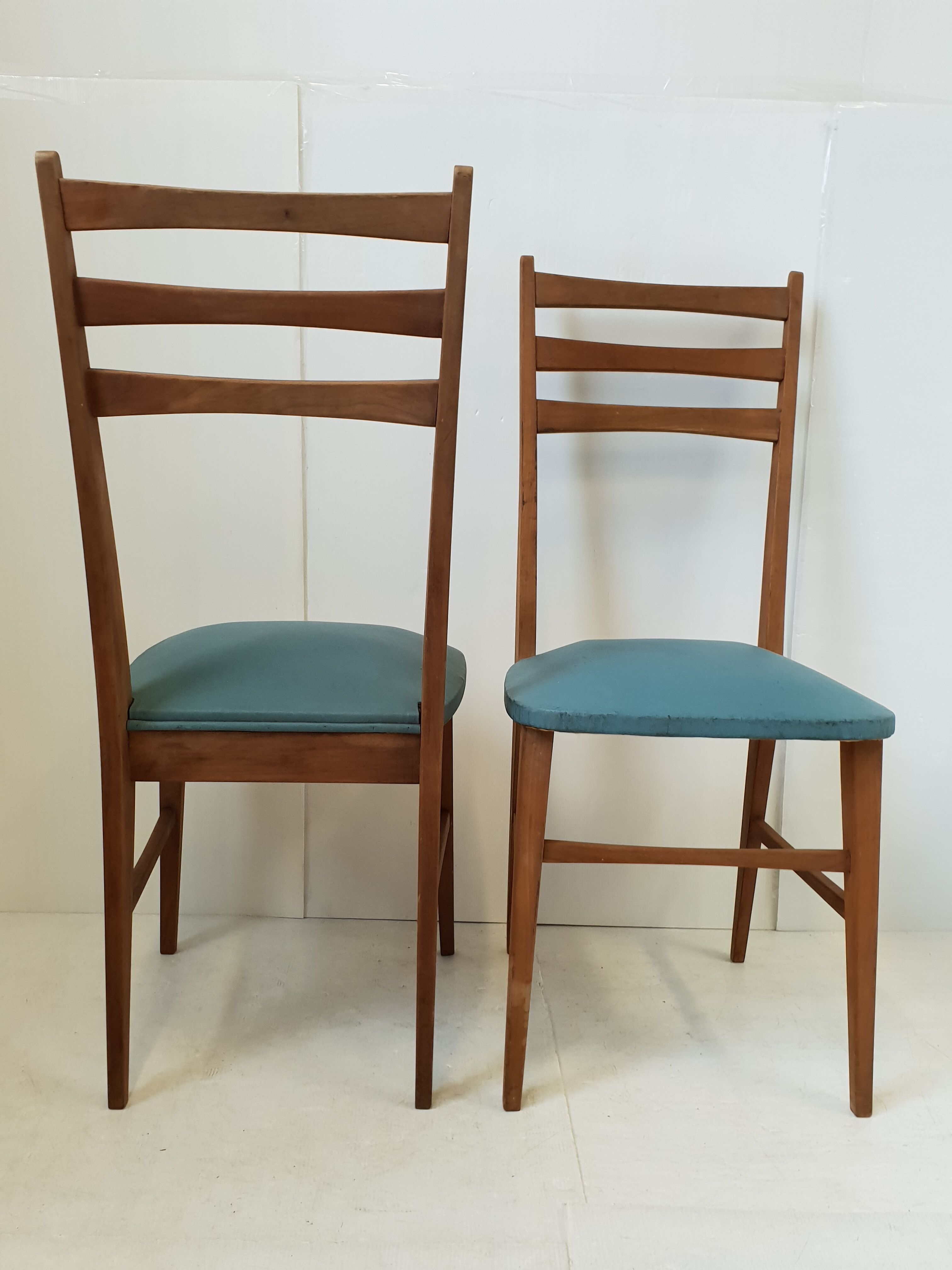 Suite of 4 vintage chairs 1950