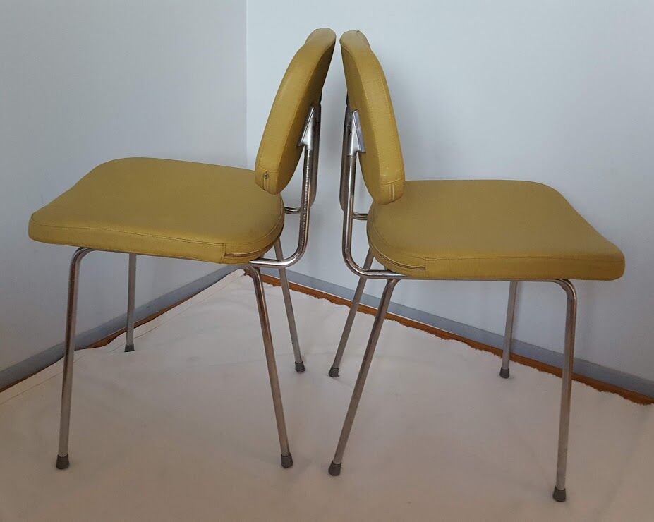 Lot of vintage chairs