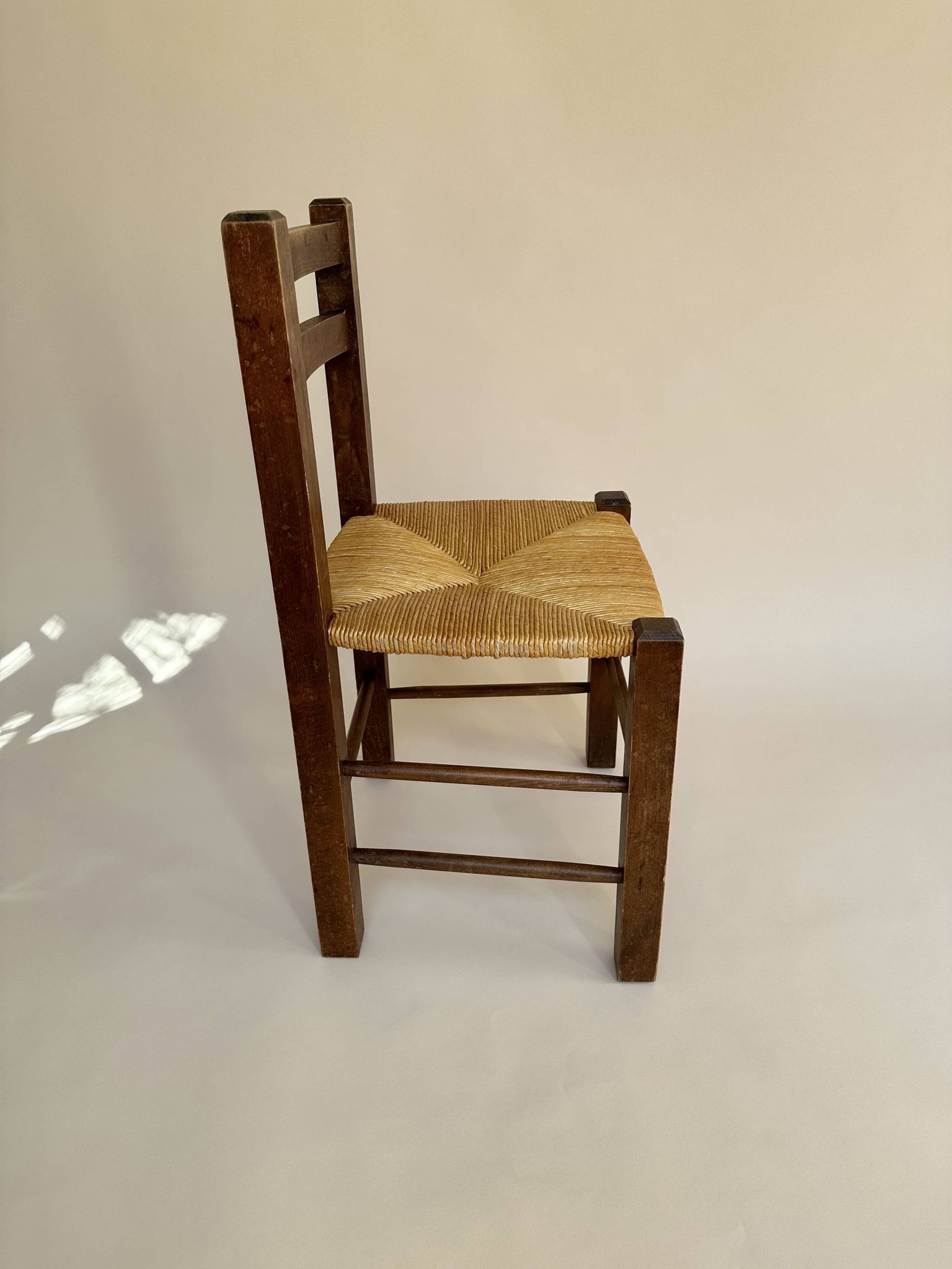 Set de quatre chaises paysannes paillées