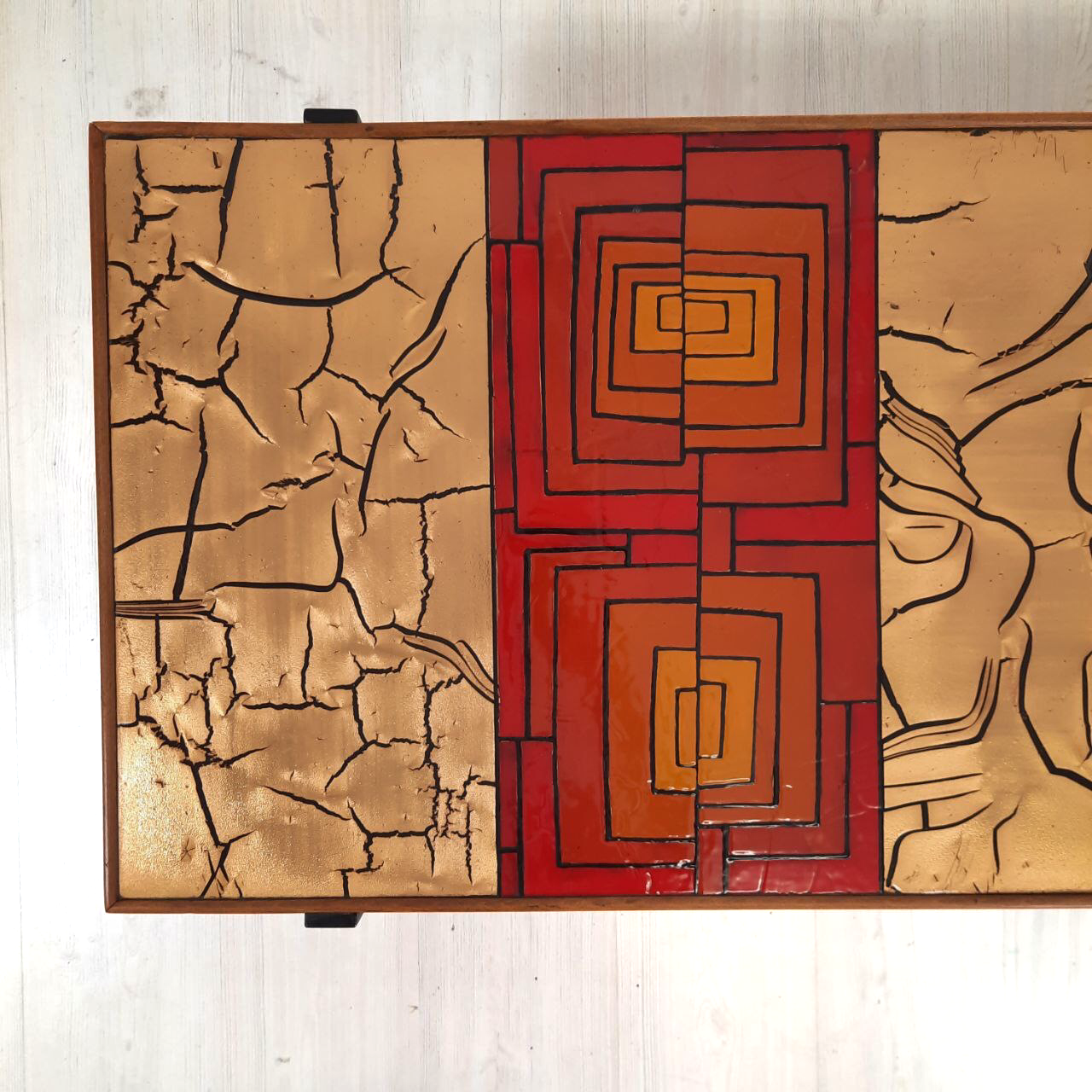 Coffee table 60s top enamelled color red and gold, metal and brass base.