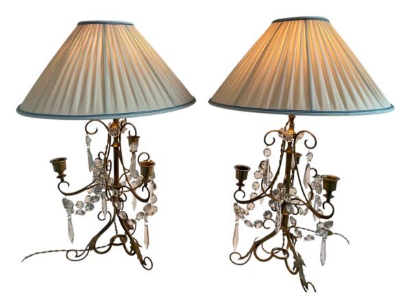 Paire lampes, bougeoirs 3 feux, shabby chic, pampilles en verre, pendeloques, abat-jour tissu plissé