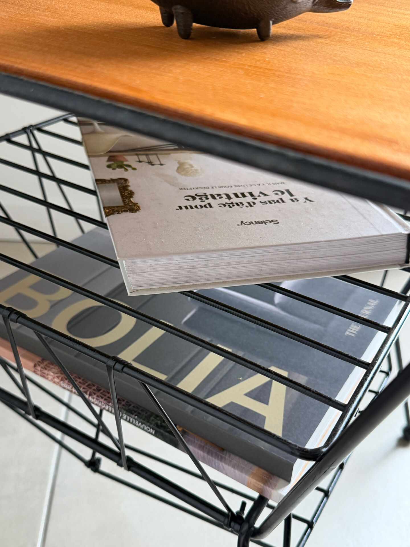 Side table / Vintage 50s-60s magazine rack table