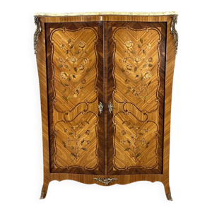 Armoire en marqueterie