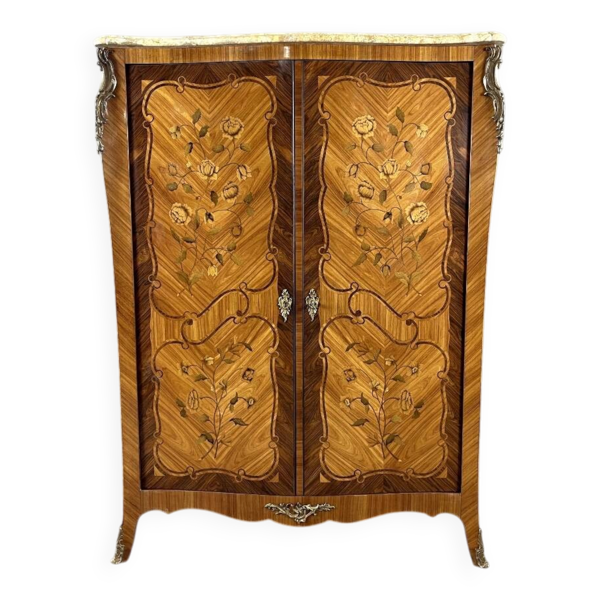 Armoire en marqueterie de style Louis XV, XXe Siècle