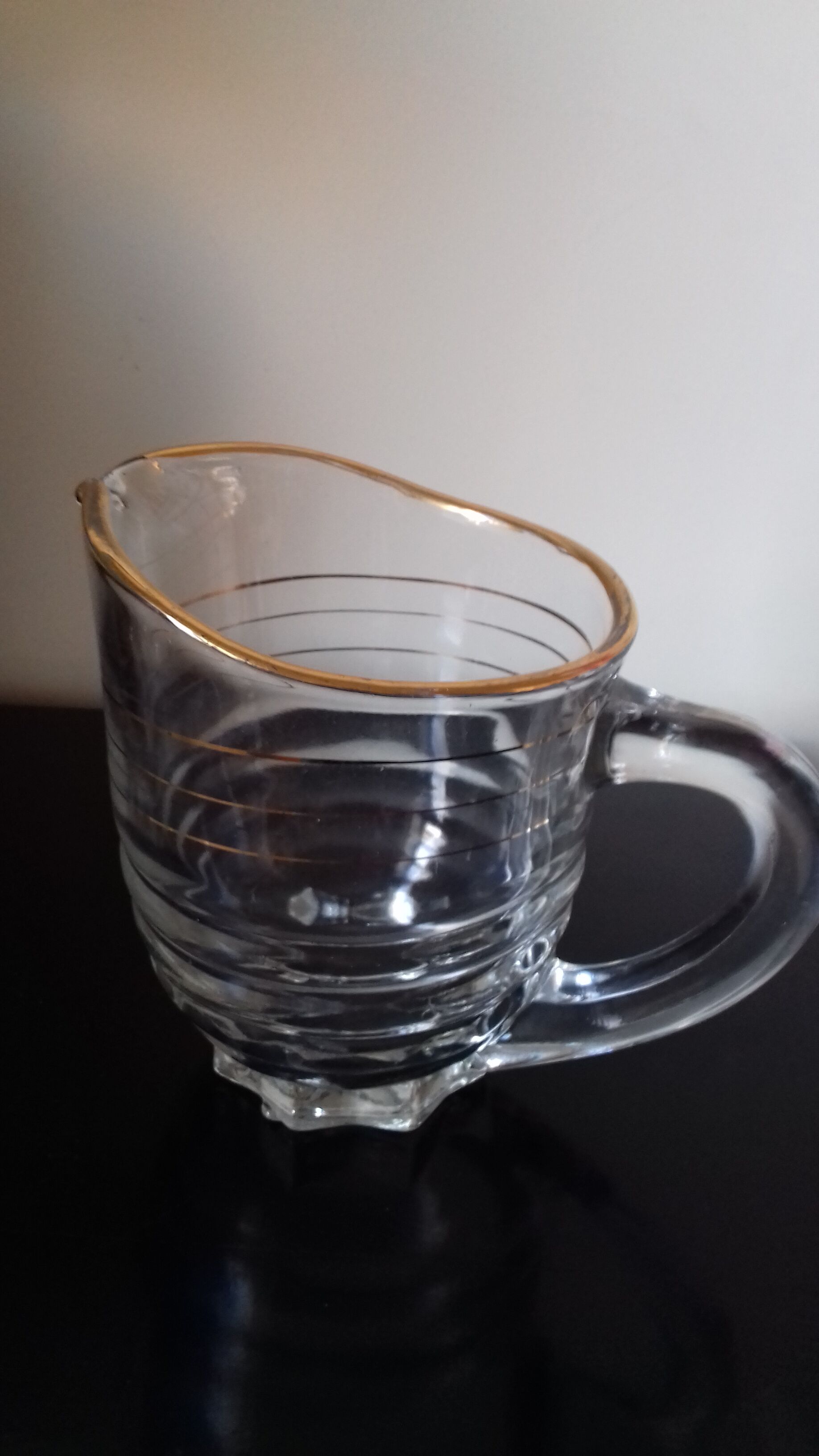 Carafe avec 6 petits verres vintage