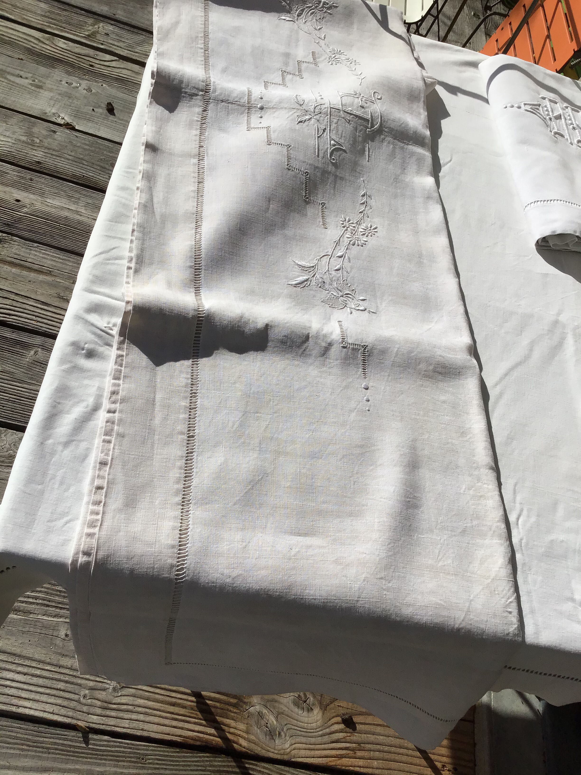 EL drap embroidered hand flowers and day ladder central couture