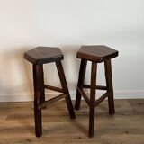 Paire de tabourets hauts tripodes en orme Aranjou