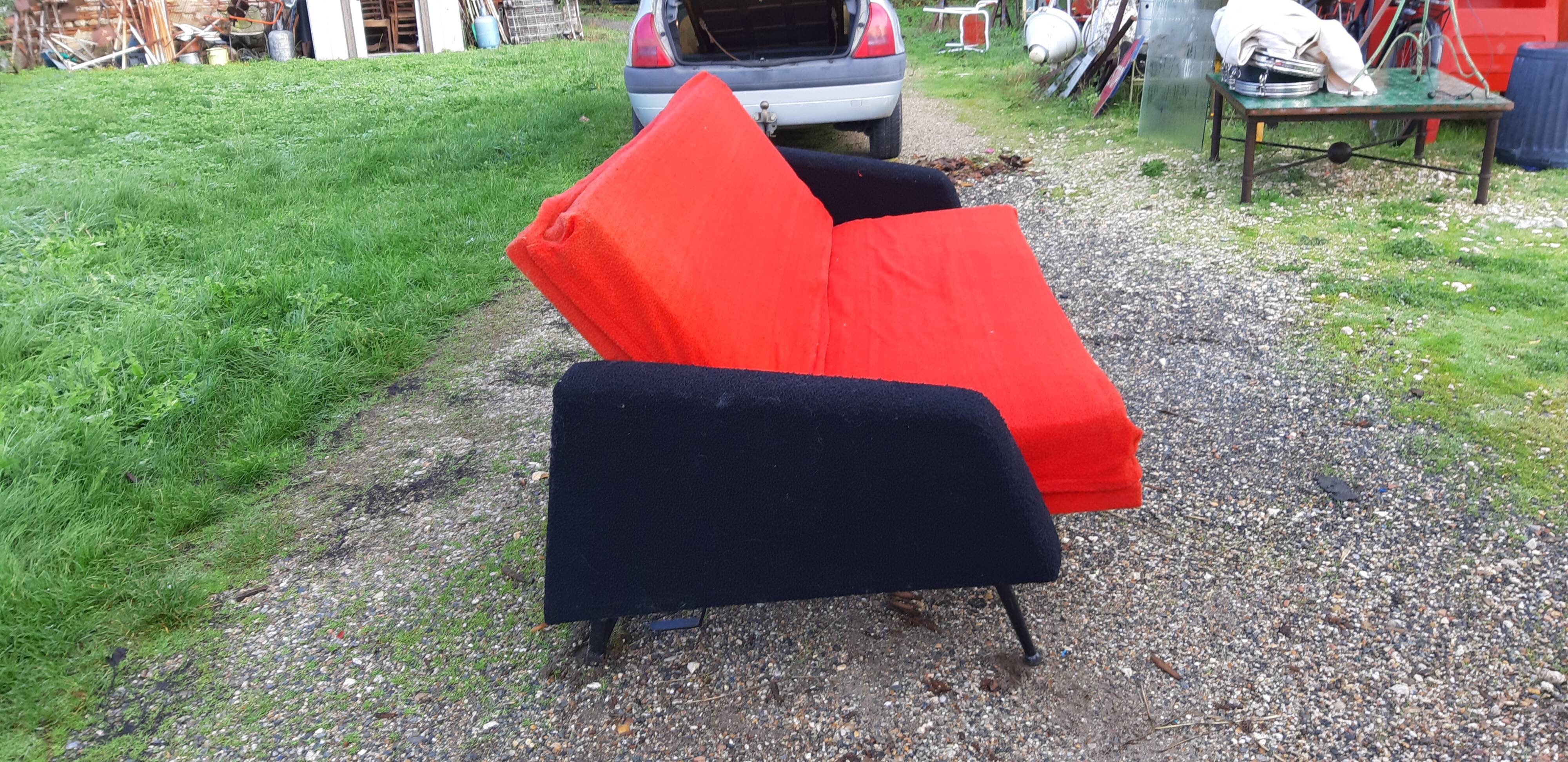 Vintage sofa red and black fabrics