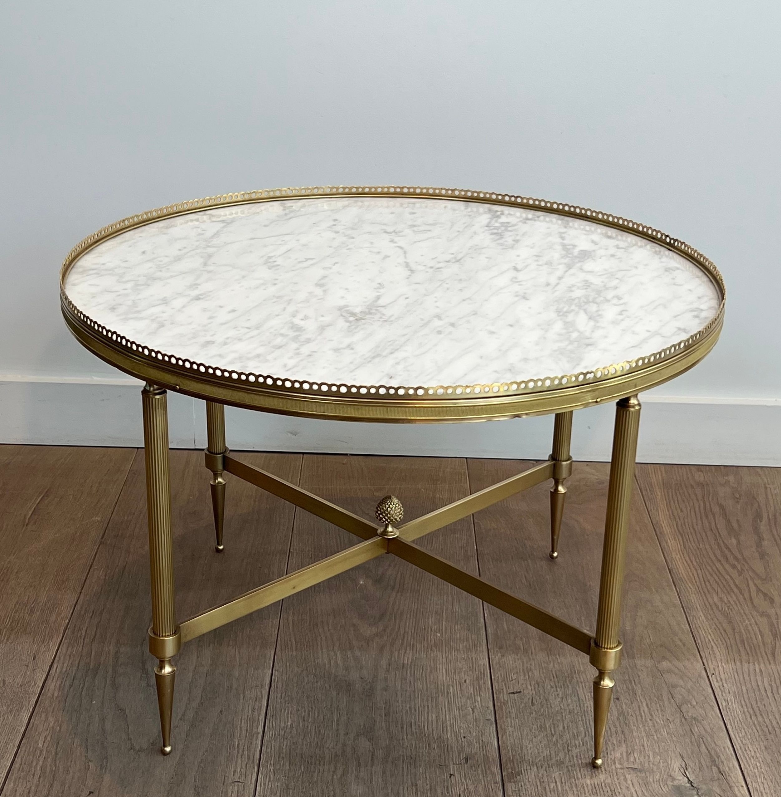Neoclassical style round coffee table in brass with a white Carrara marble top from Jansen