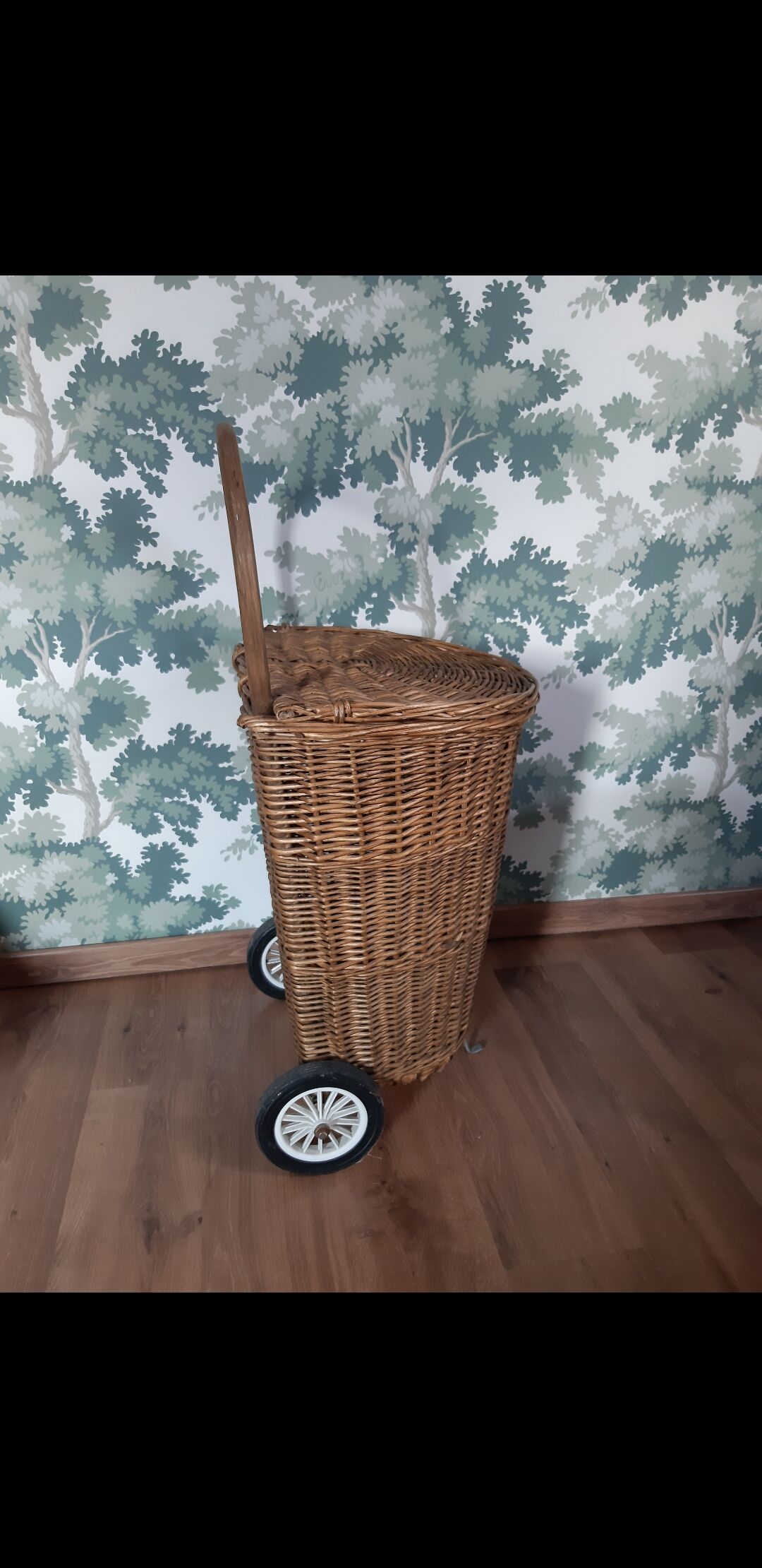 Wicker wheeled trolley