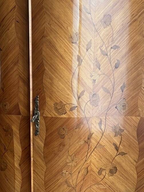 Louis XV wardrobe in floral marquetry and bronze.