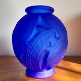 Vase art déco en persglas bleu givré, « Les nénuphars » Pierre D'Avesn