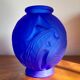 Vase art déco en persglas bleu givré, « Les nénuphars » Pierre D'Avesn
