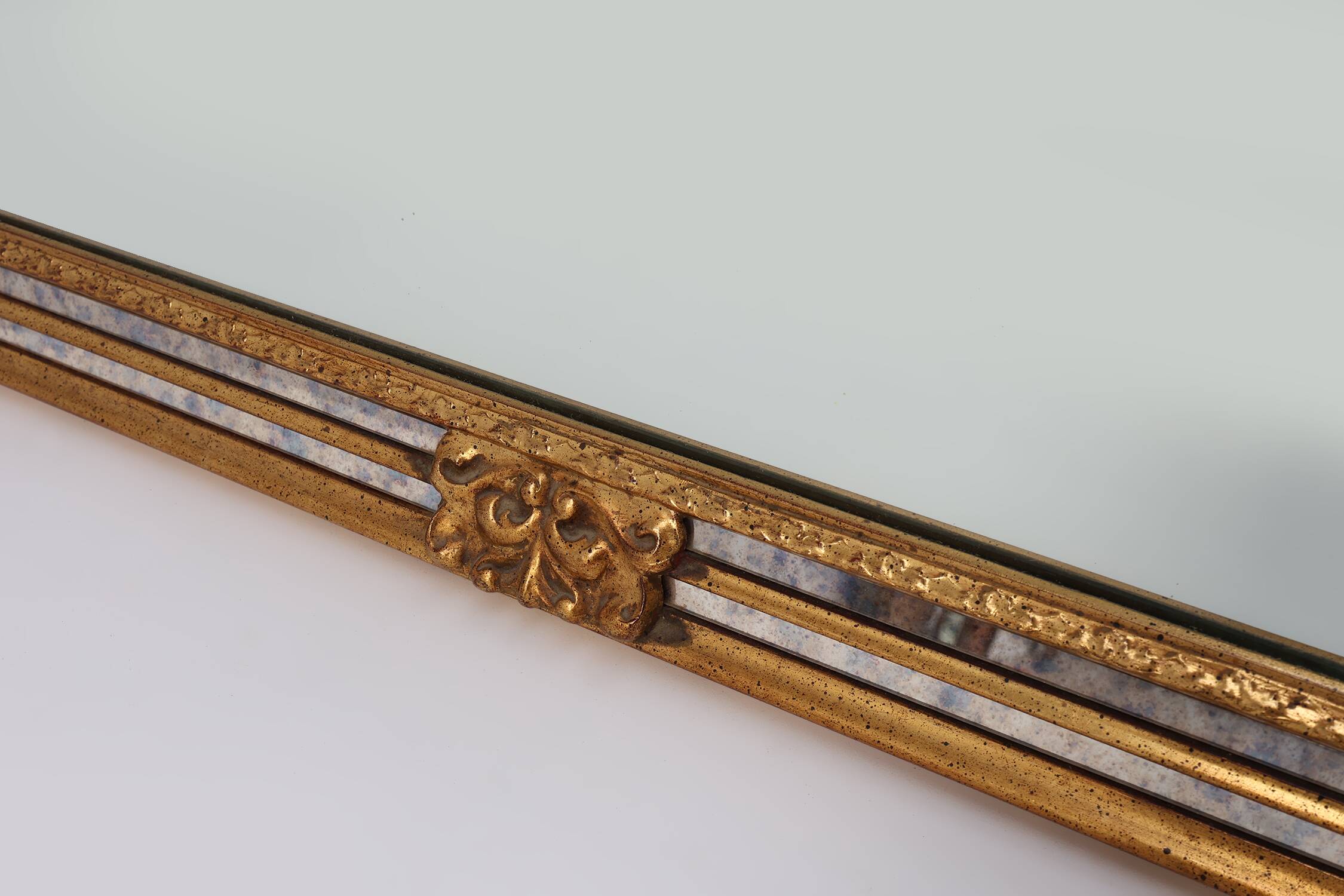 Large 20th century rectangle gilded Deknudt mirror in Baroque style, Belgiu