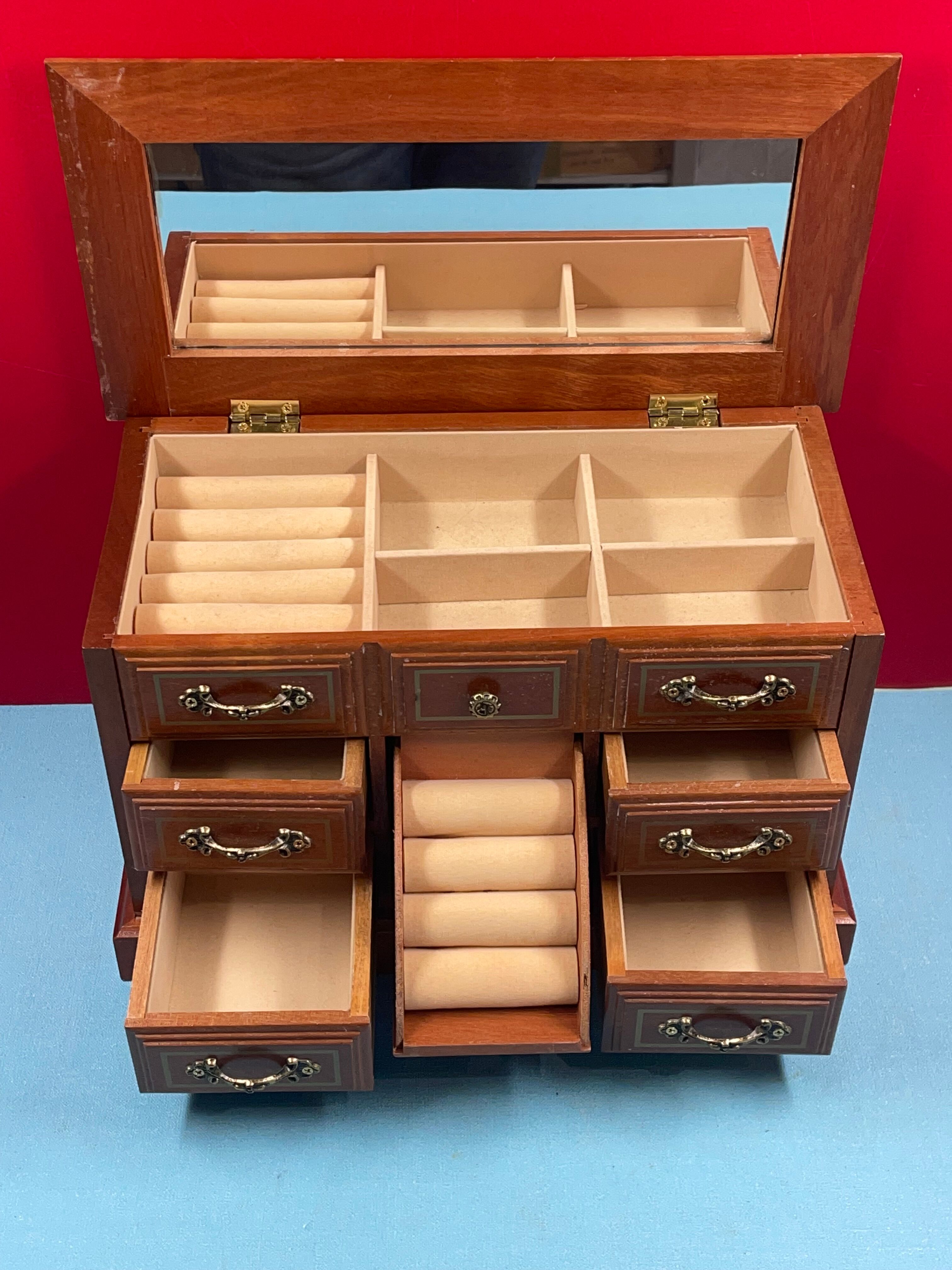 Jewelry box