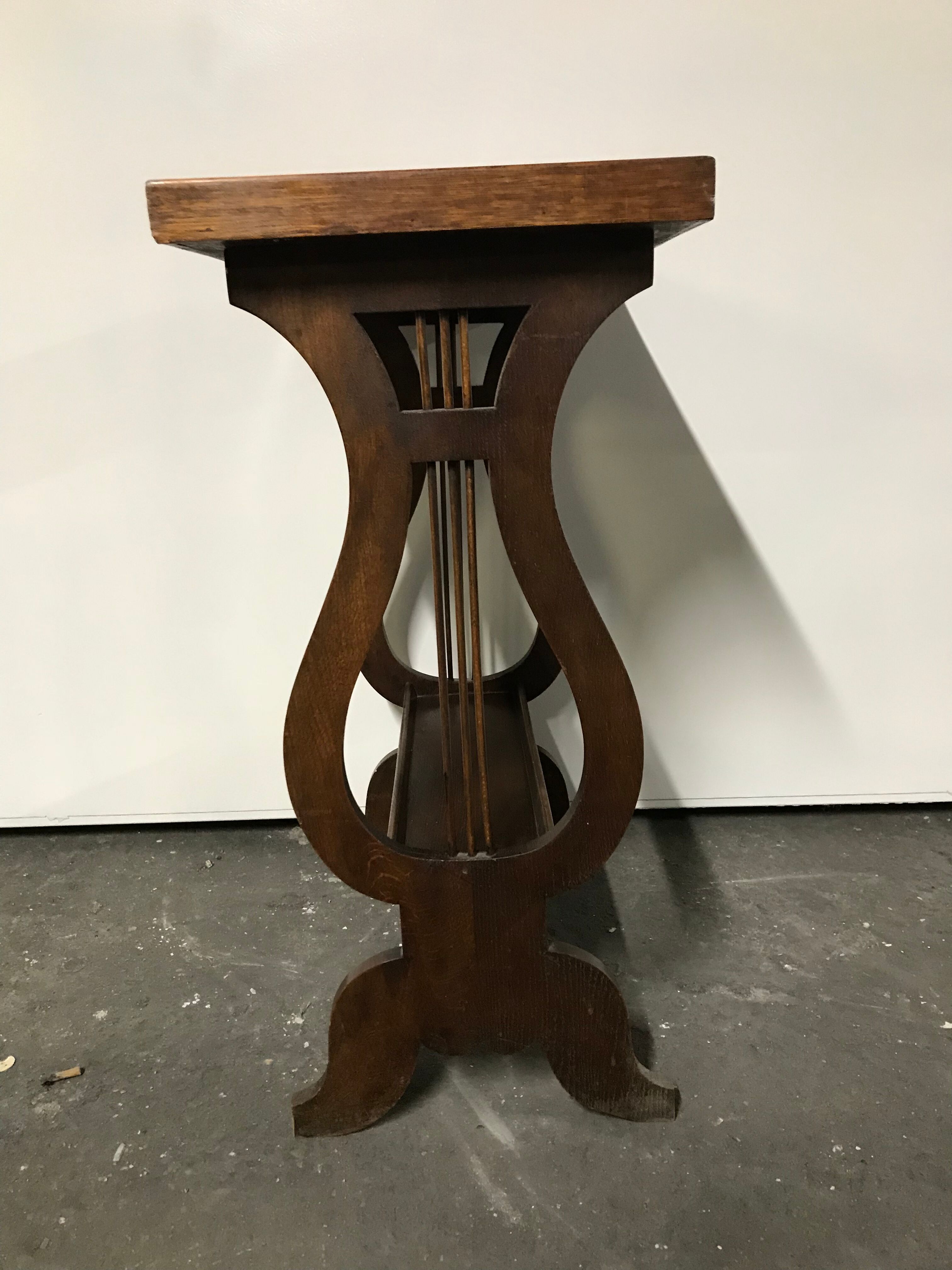 Side lyre table