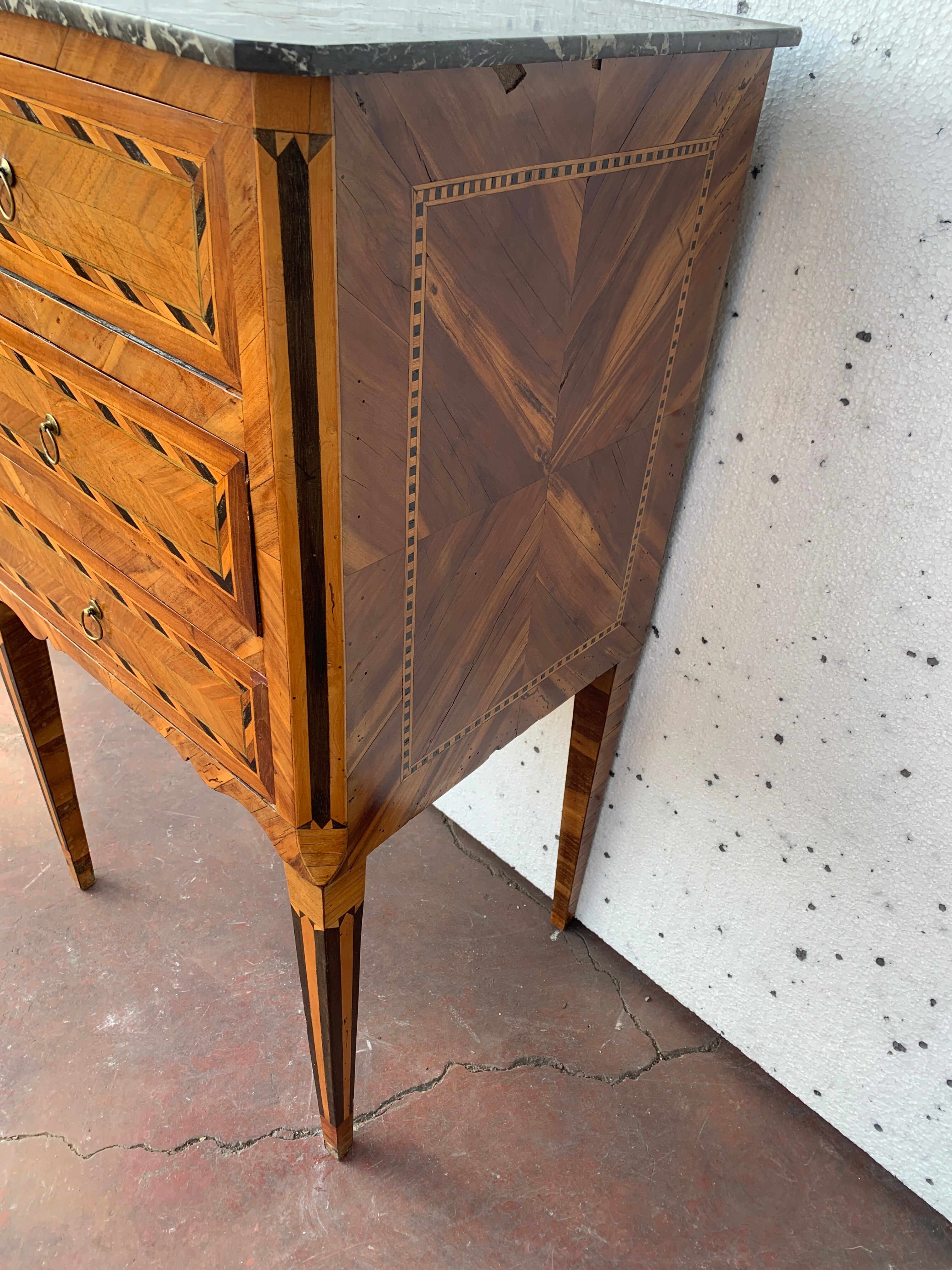 Small chest of drawers of Louis XVI style in veneer wood