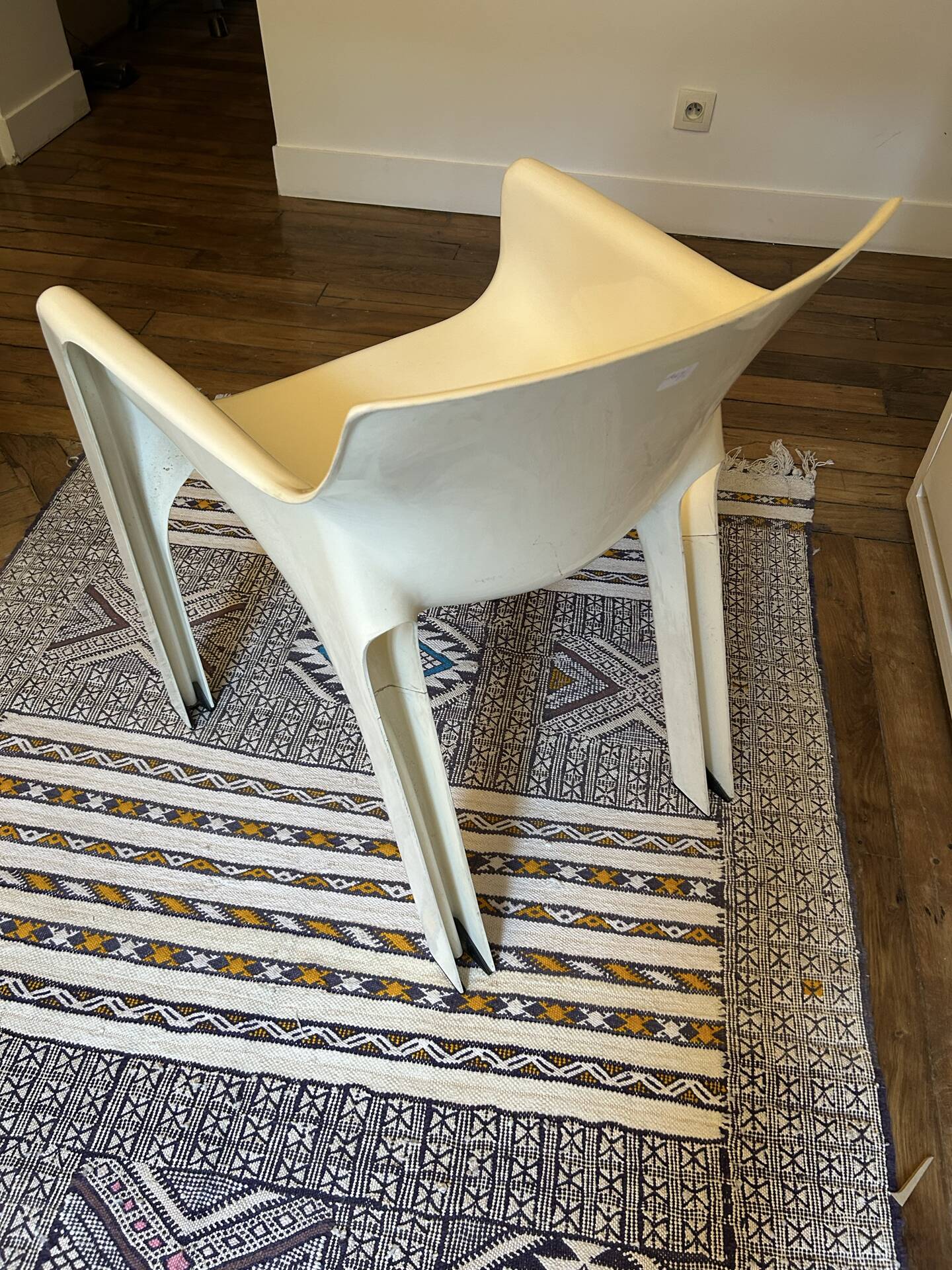 GAUDI chair by Vico Magistretti