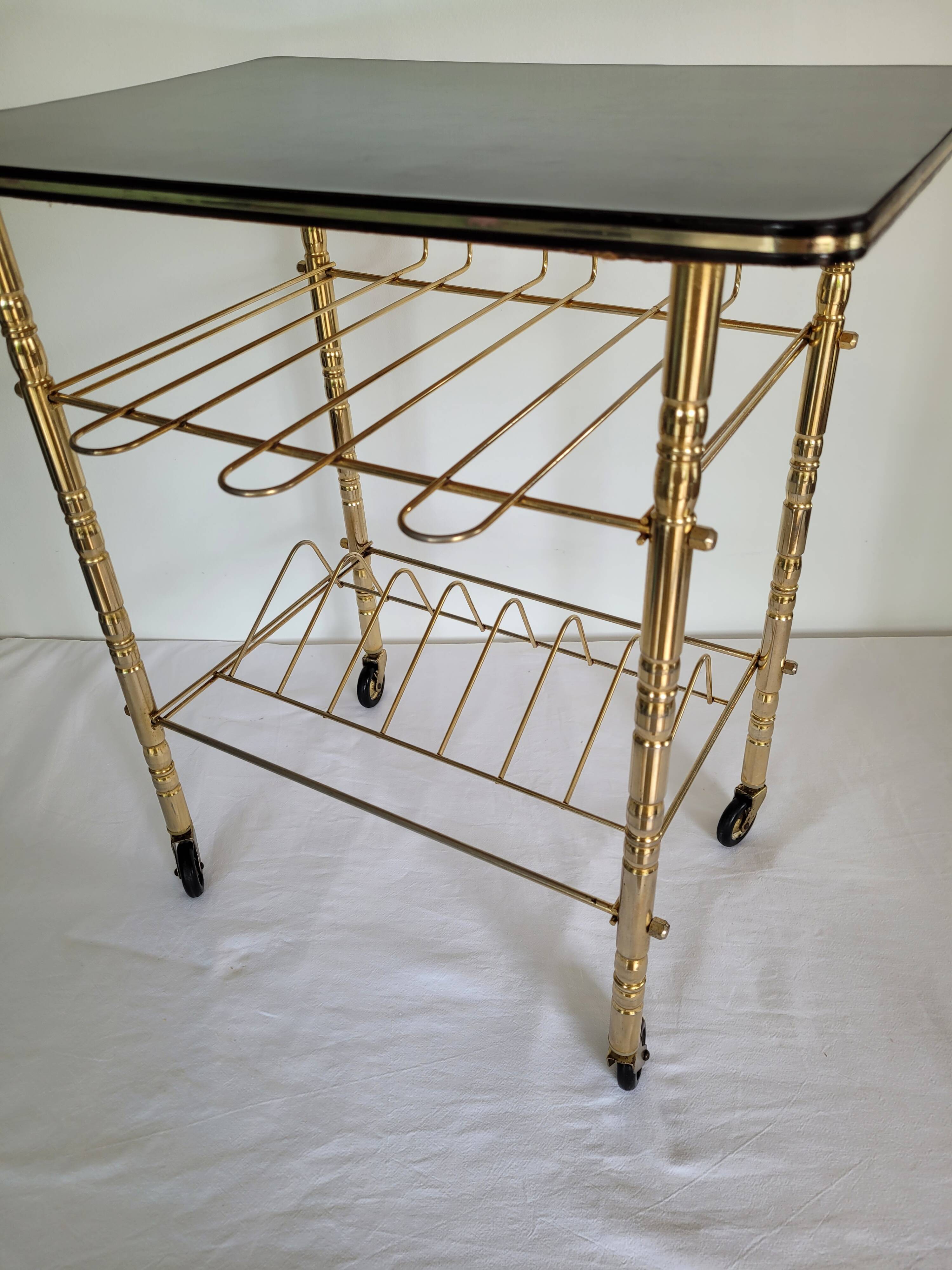 Dessert / shelf range vinyls and turntable