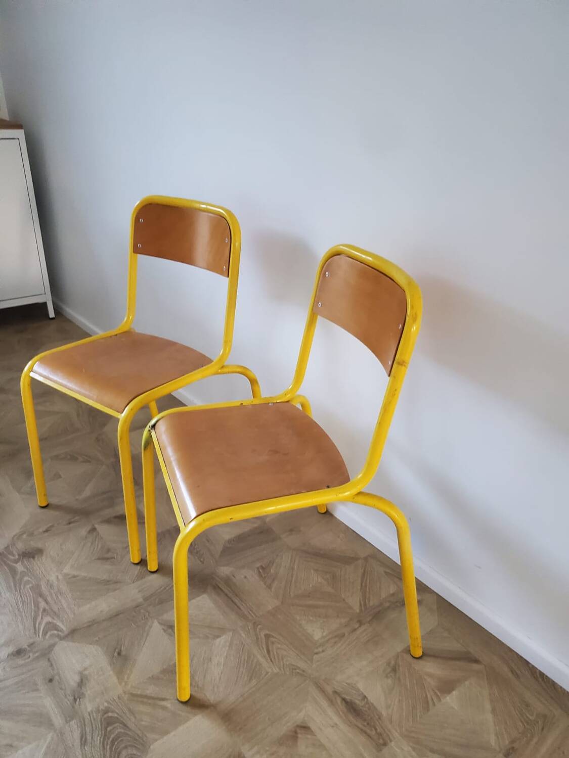 Set of 2 school chairs