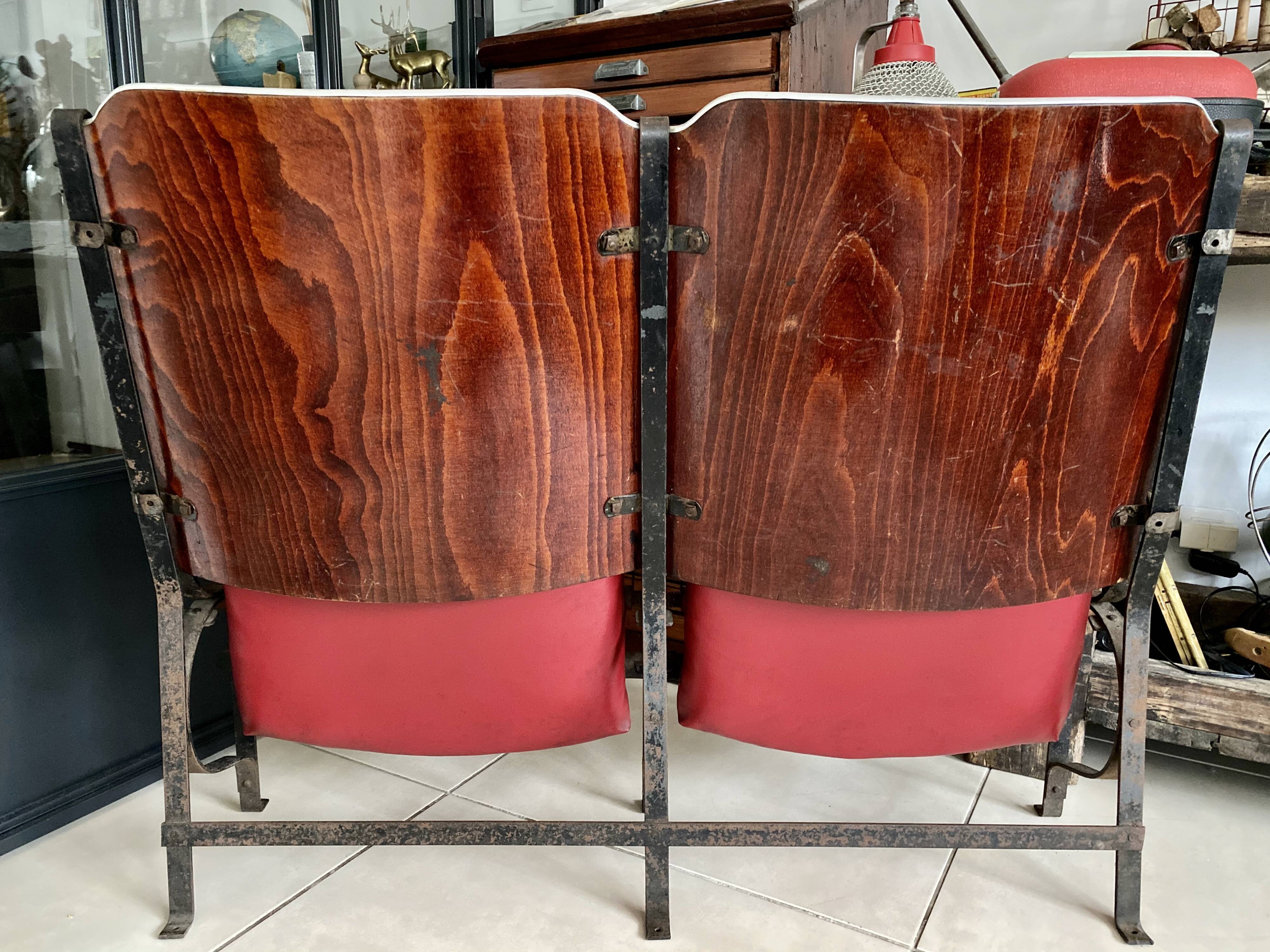 Paire de fauteuils de cinéma vintage