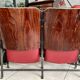 Paire de fauteuils de cinéma vintage