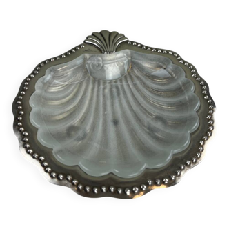 Shell-shaped catch-all tray