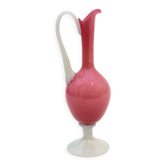 Vase à anse en opaline rose