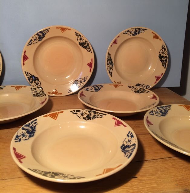 Suite 9 plates empty art deco