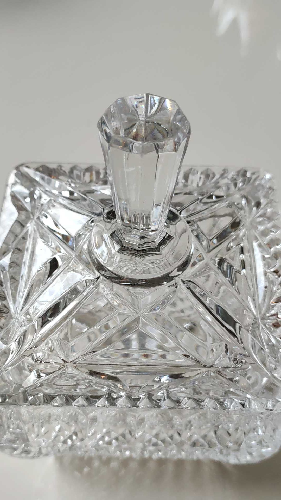 Sucrier vintage de forme carrée en cristal motifs croisillons, losanges, écailles