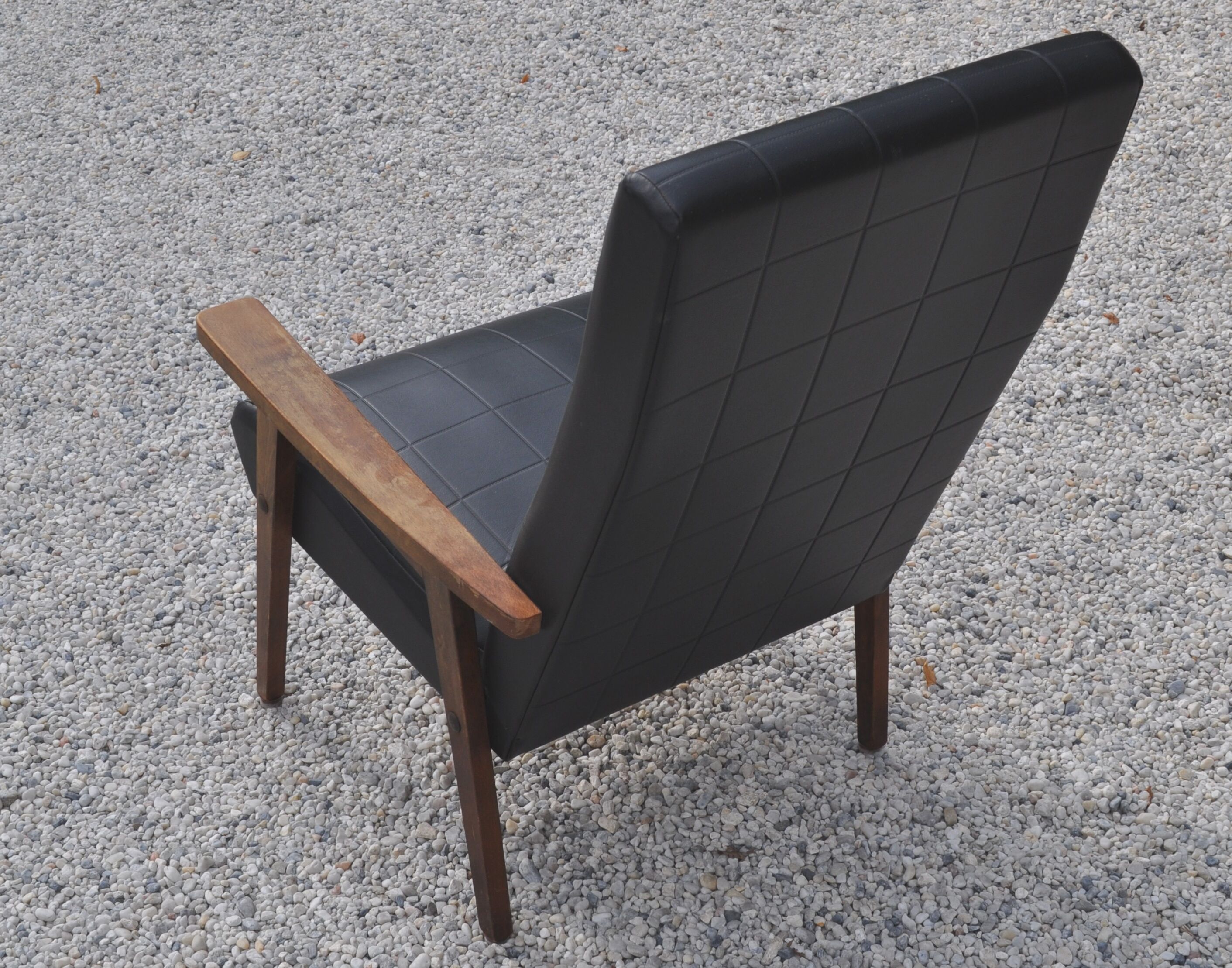 Armchair in black leather armrests 50