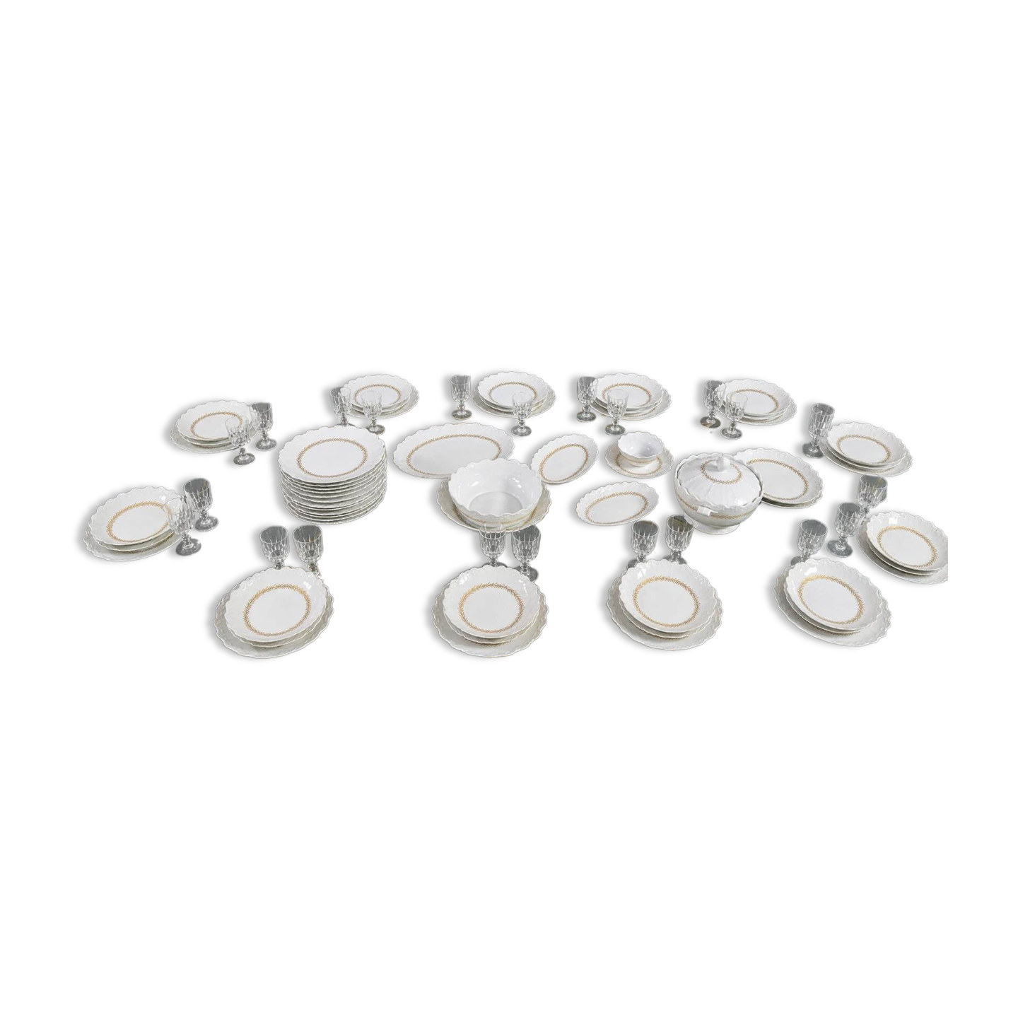 Important porcelain table service from Limoges, Raynaud manufacture.