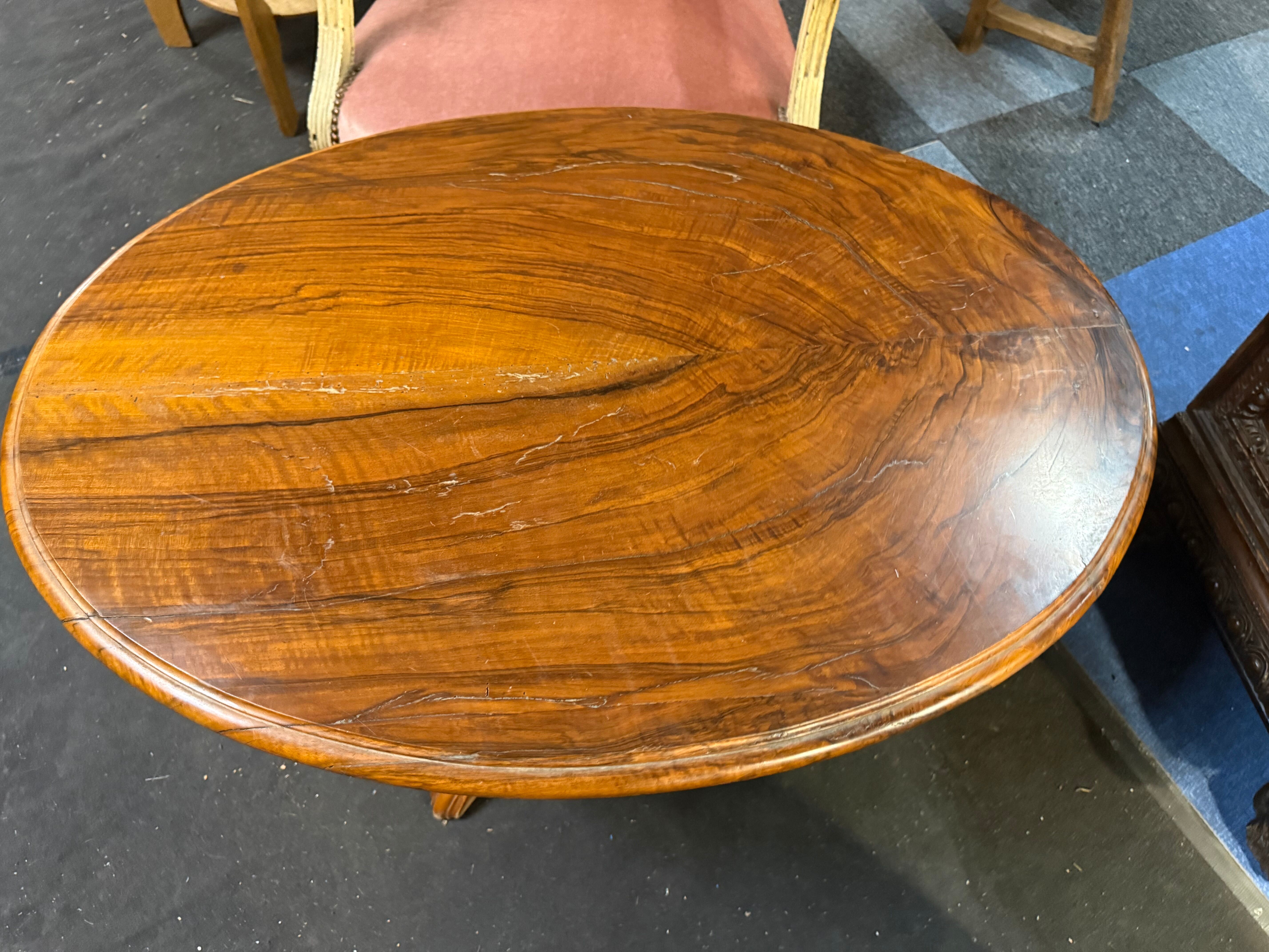 Table basse en noyer