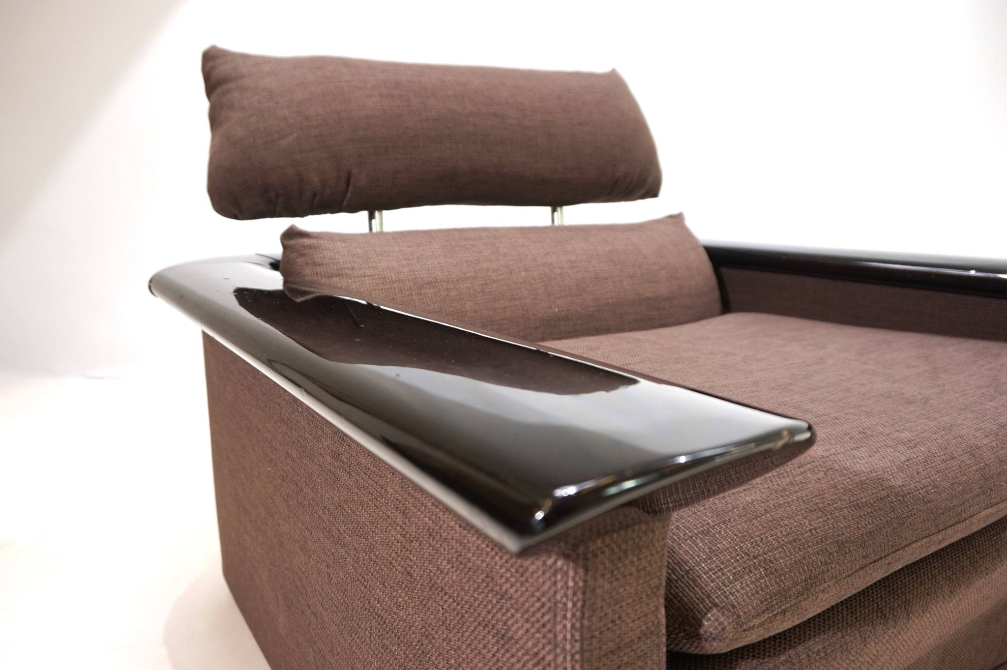 Fauteuil lounge Tecno avec structure en laque piano, 1970