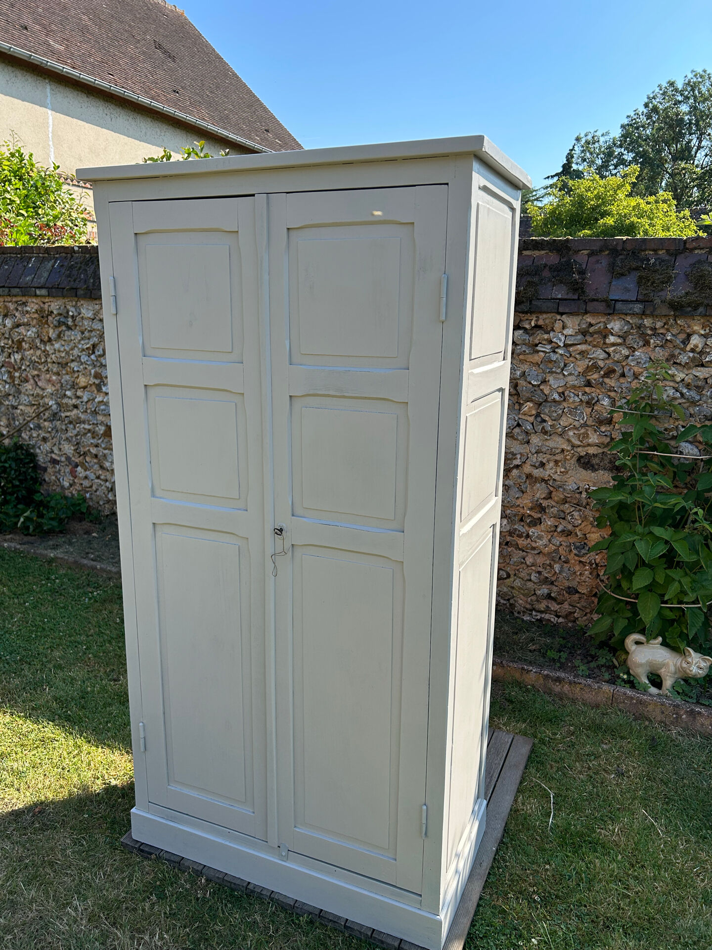 Parisian wardrobe white rye